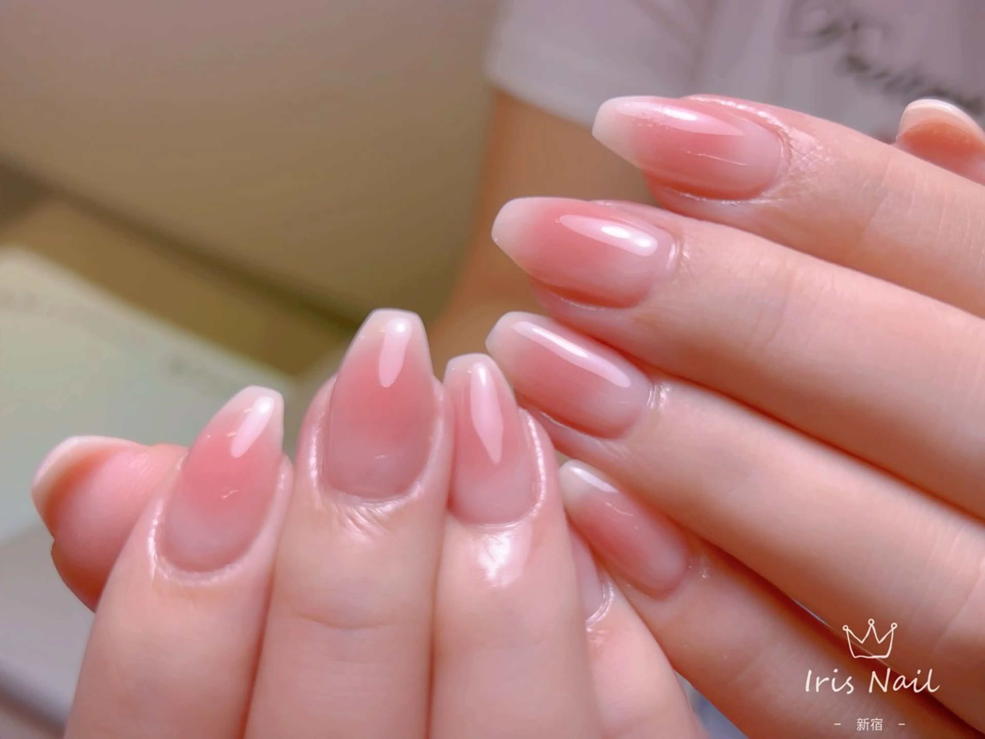 【自爪】じゅわっと色づくチークネイルorカラーグラデーションorミラーネイルの写真