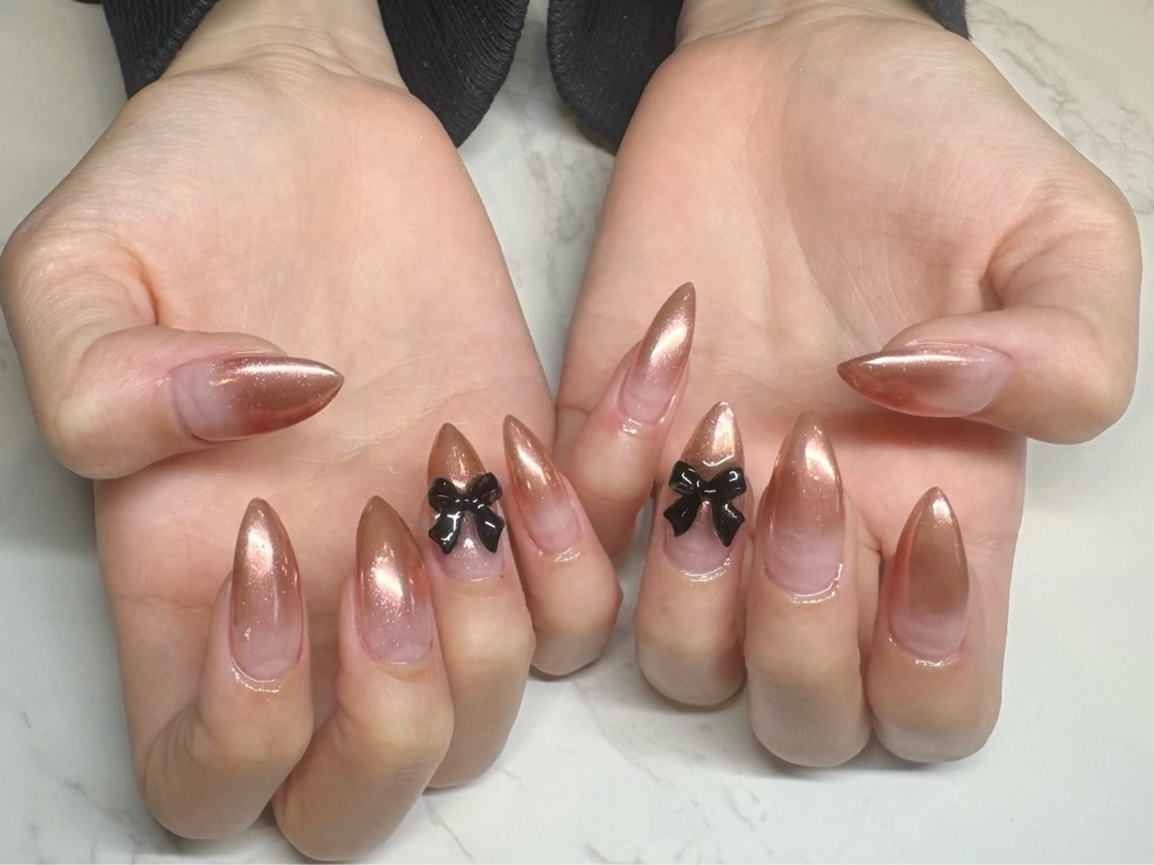 ネイル グラデーション ミラーネイル beautysalon amour所属・amour RIOのネイルデザイン