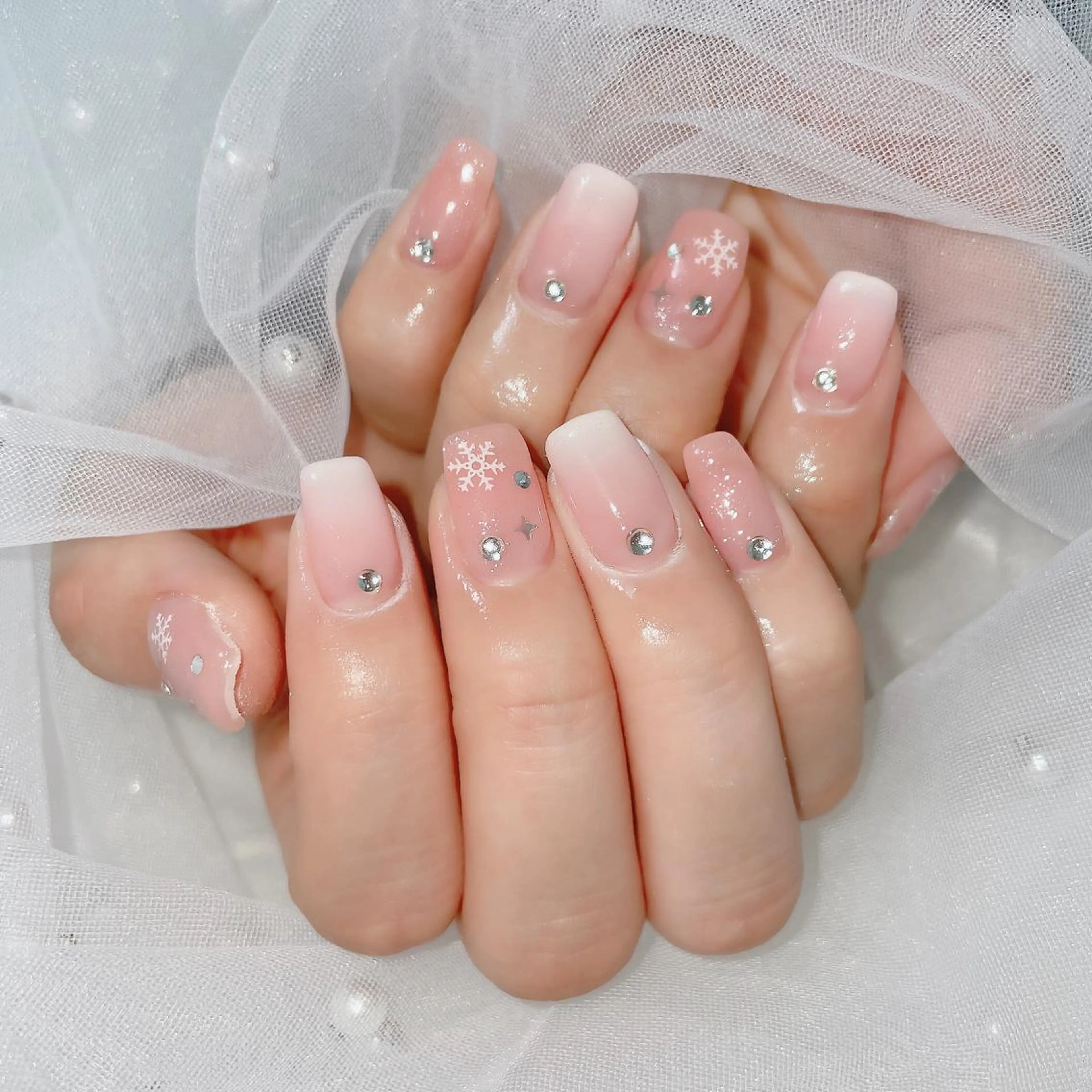 ネイル チークネイル フラッシュネイル フレンチネイル キラキラネイル 韓国ネイル merci nail所属・merci nailのネイルデザイン