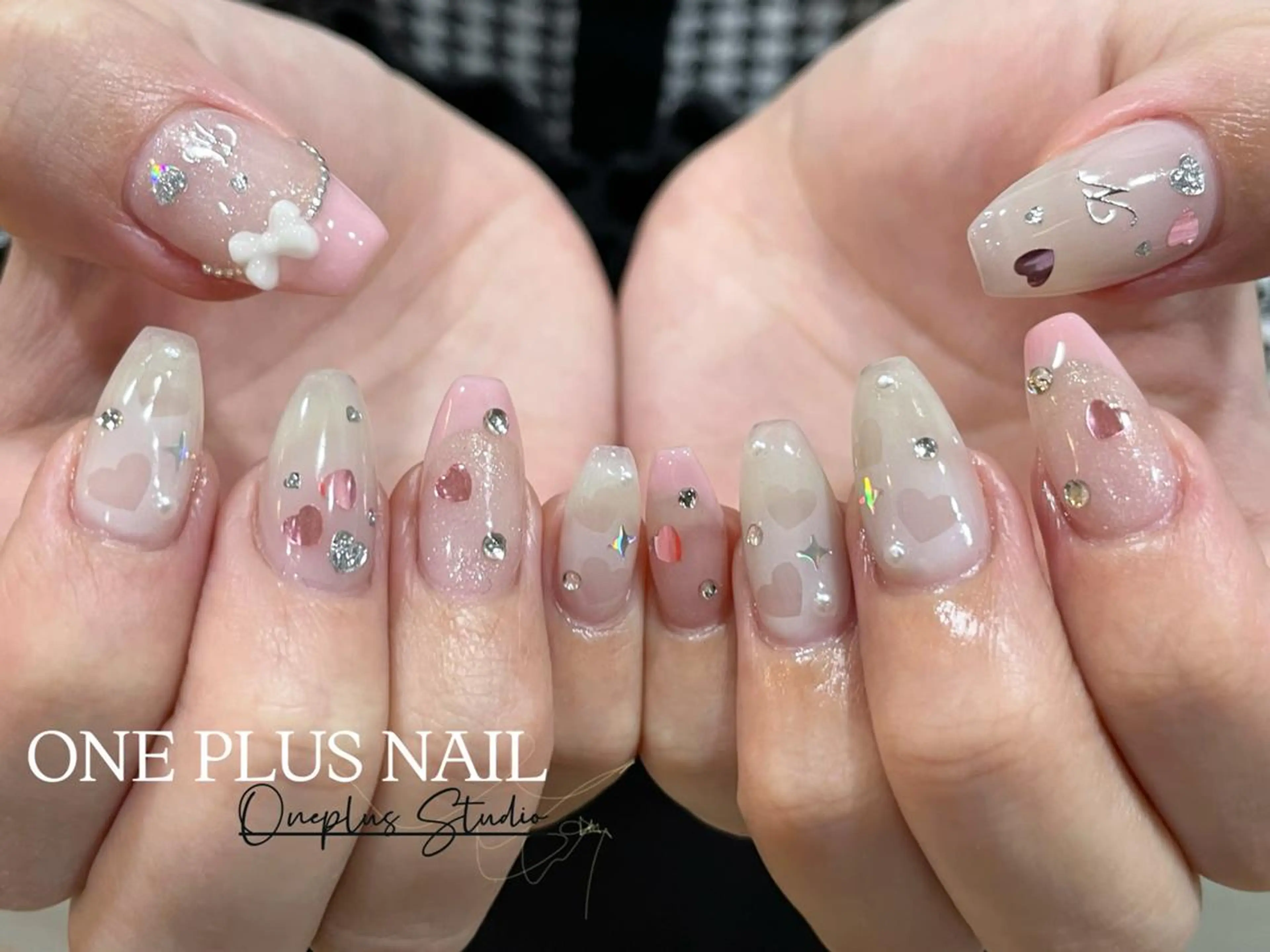 ネイル アートネイル オーロラネイル ガーリー キラキラネイル 韓国ネイル One plus StudioNailのネイルデザイン