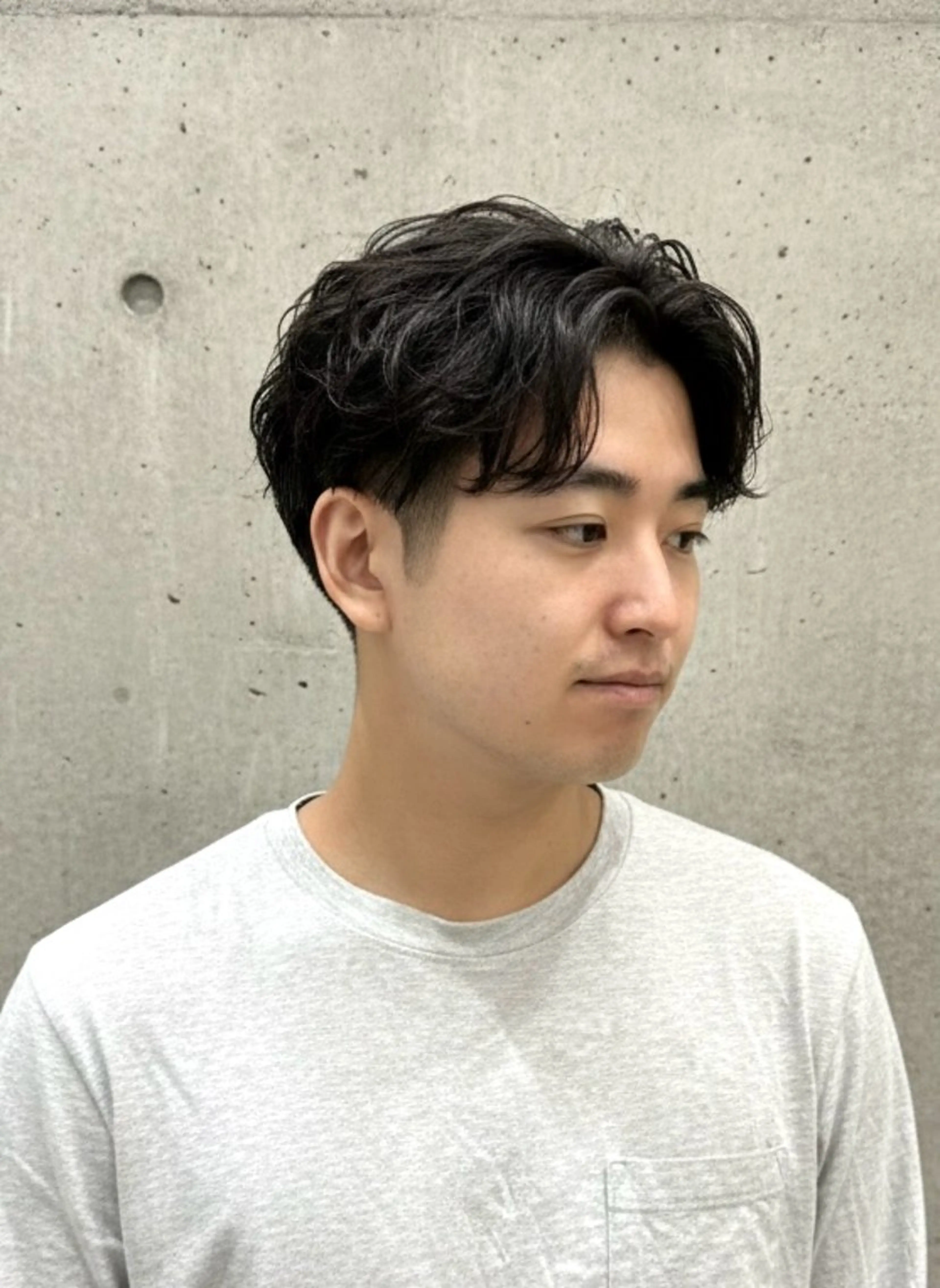 ショート パーマ メンズ センターパート メンズパーマ 刈り上げ カット パーマ 大人メンズパーマ /石川瑠青のヘアスタイル