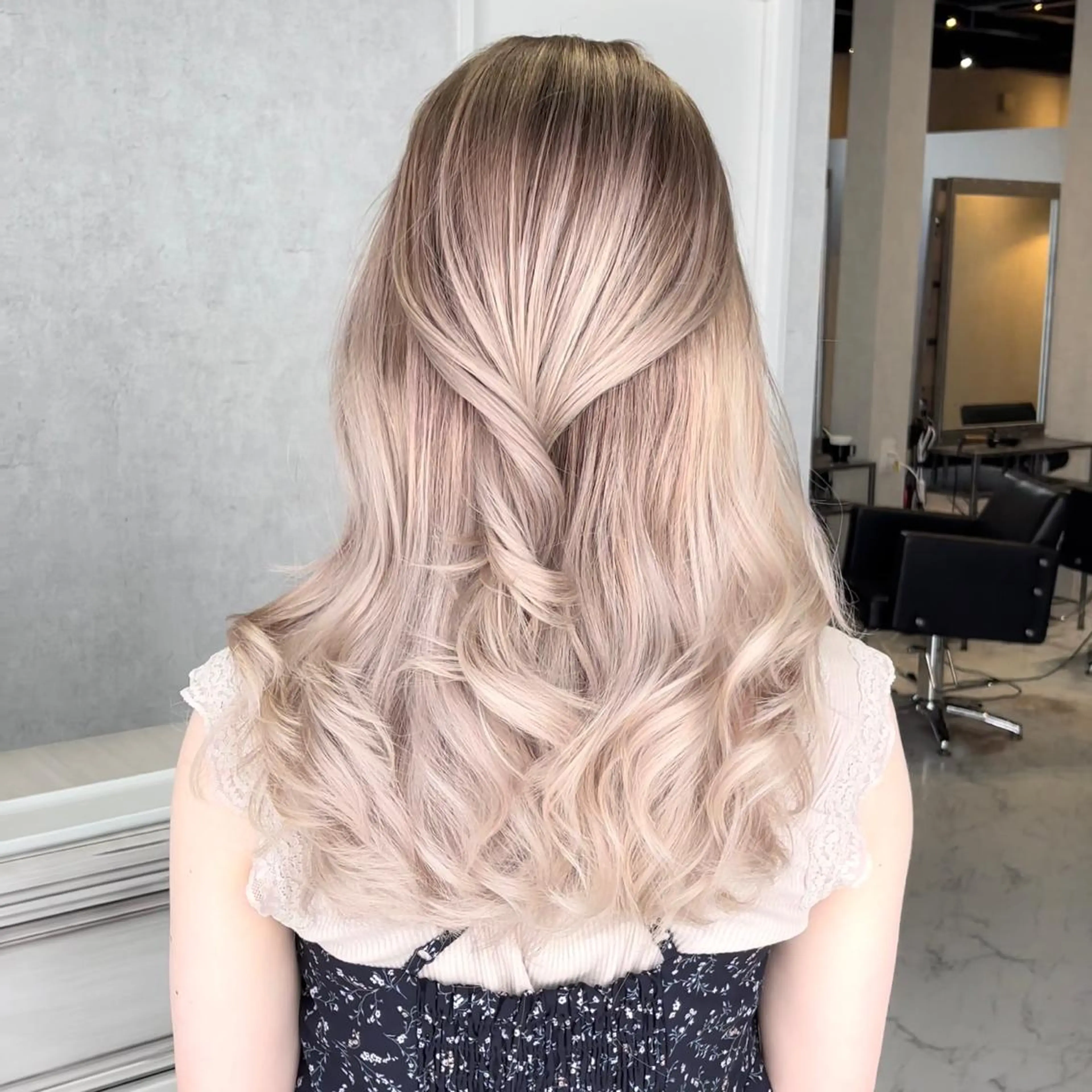 セミロング カラー ヘアアレンジ バレイヤージュ デザインカラー ハイライトカラー 外国人風カラー ハイライト カット ヘアカラー トリートメント アンドウ ユウ/ レイヤーカット/韓国のヘアスタイル