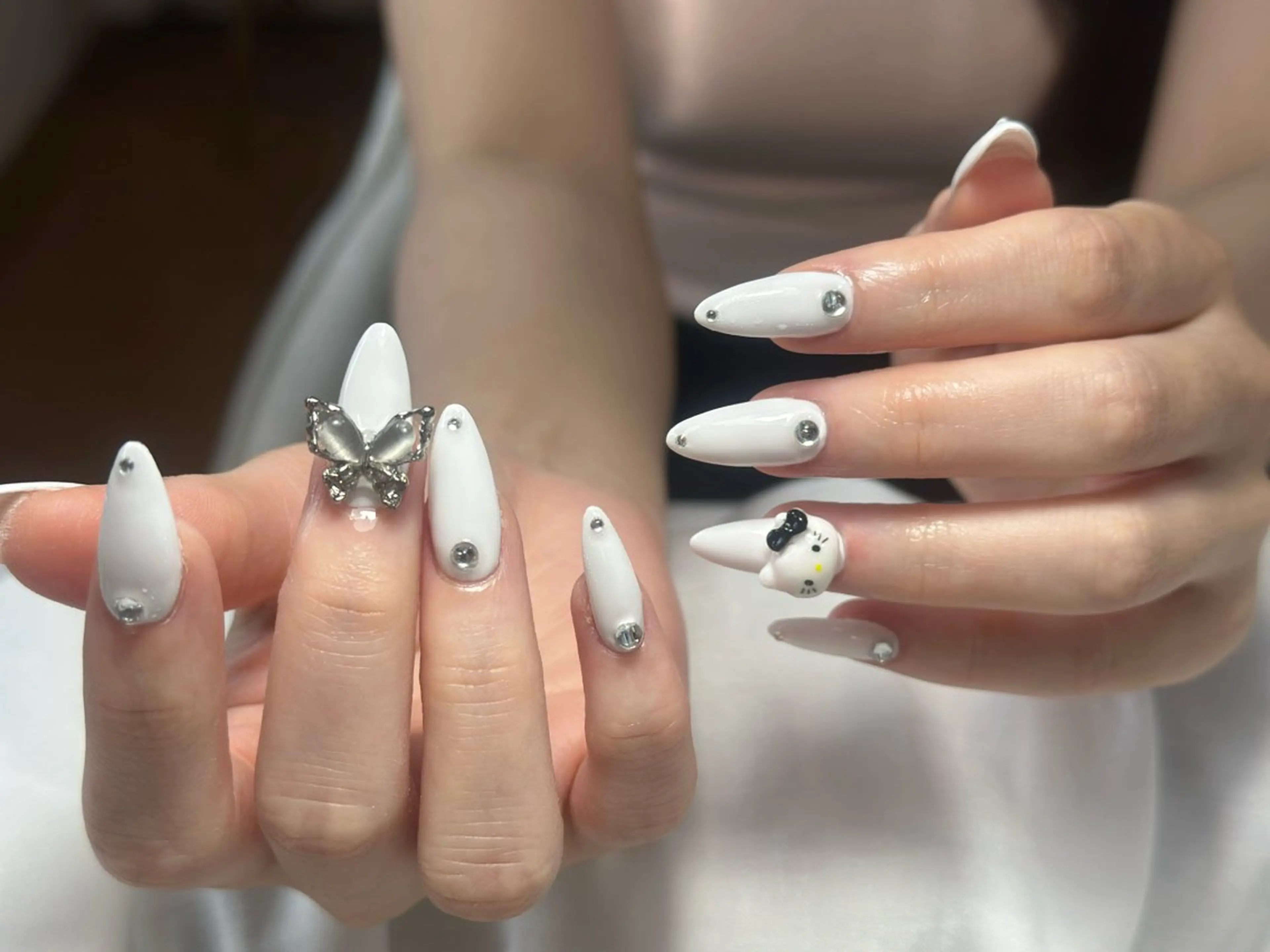 ネイル ブルー チークネイル フレンチネイル ハート ホログラムネイル ハンドネイル インフィニティ ネイルサロンのネイルデザイン