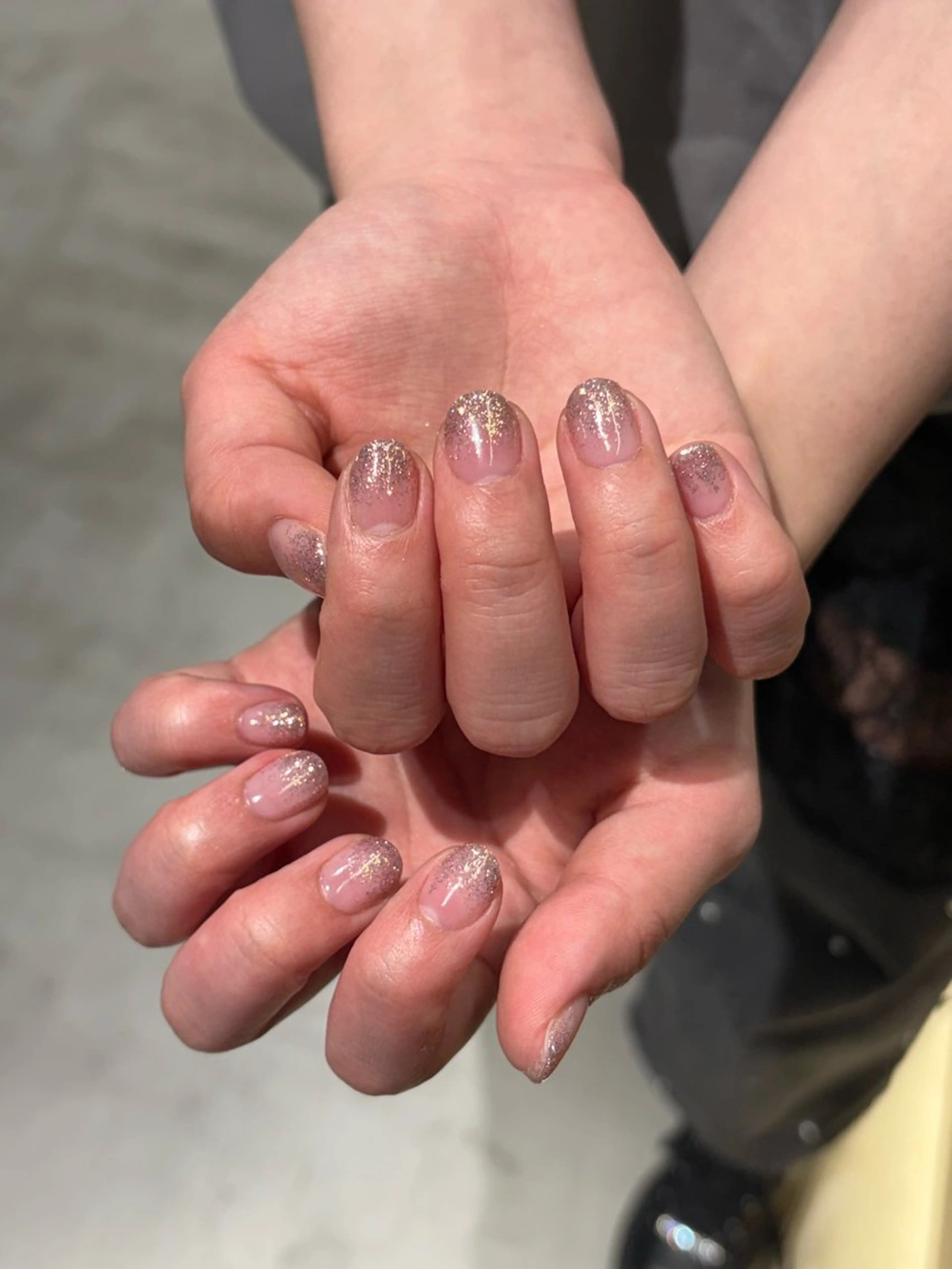 ネイル グラデーション ラメ(グリッター) ラメグラデーション ピンク シルバー ハンドネイル Hijiri 🦋🫧のネイルデザイン