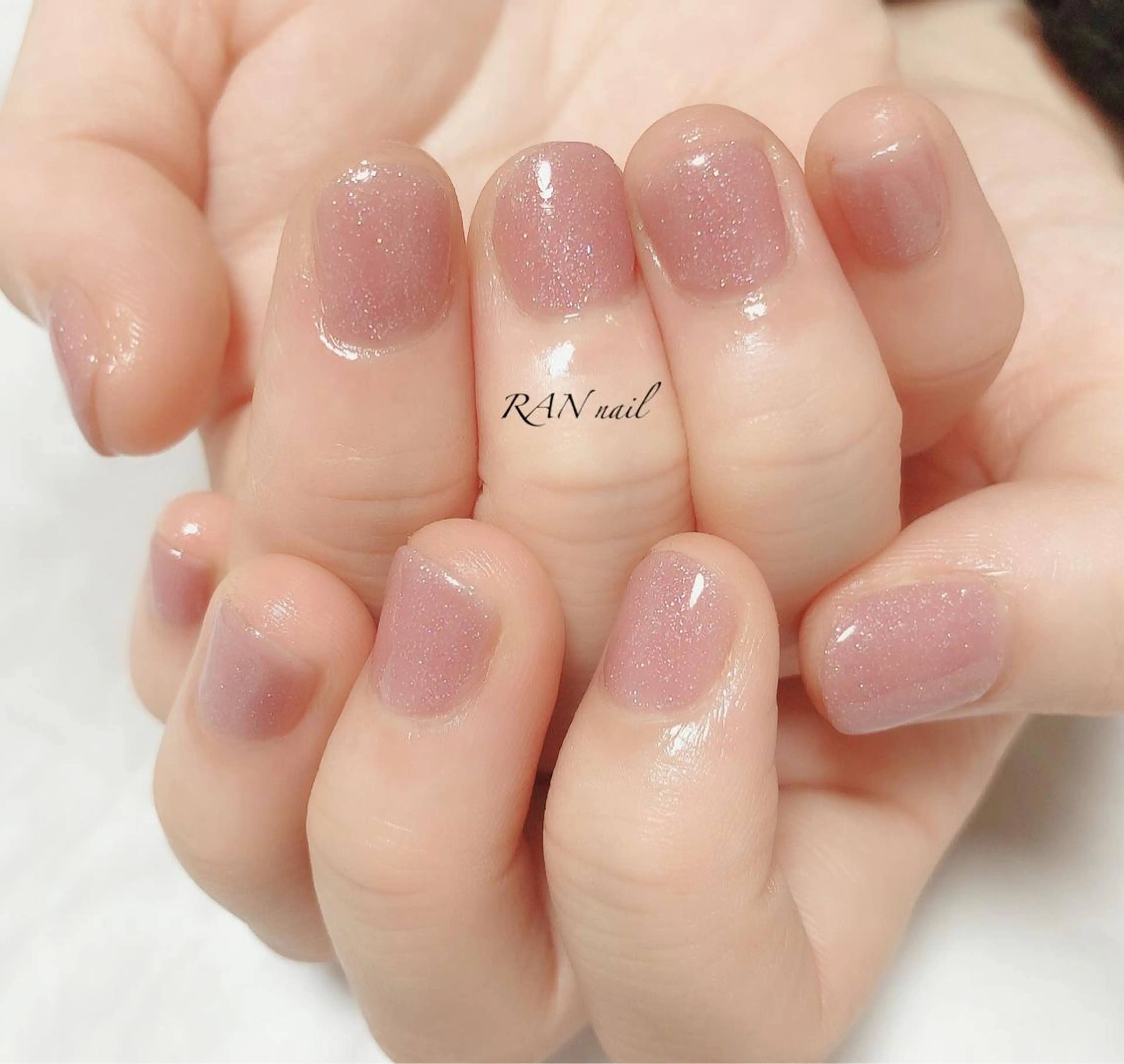 ネイル ラメ(グリッター) オフィスネイル ワンカラーネイル ピンク ピンクベージュ RAN nail 〜ランネイル〜所属・RAN nailのネイルデザイン