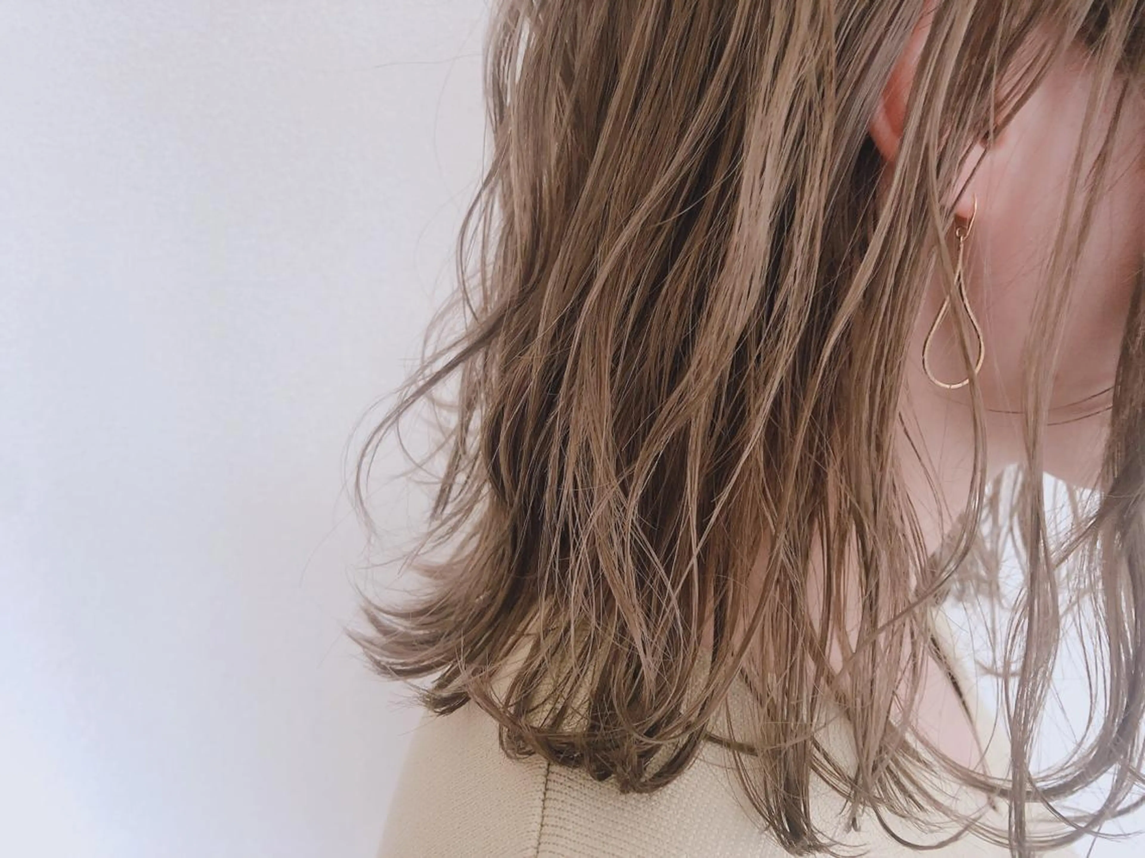 セミロング 🎗️comoda 神戸三宮 髪質改善のヘアスタイル