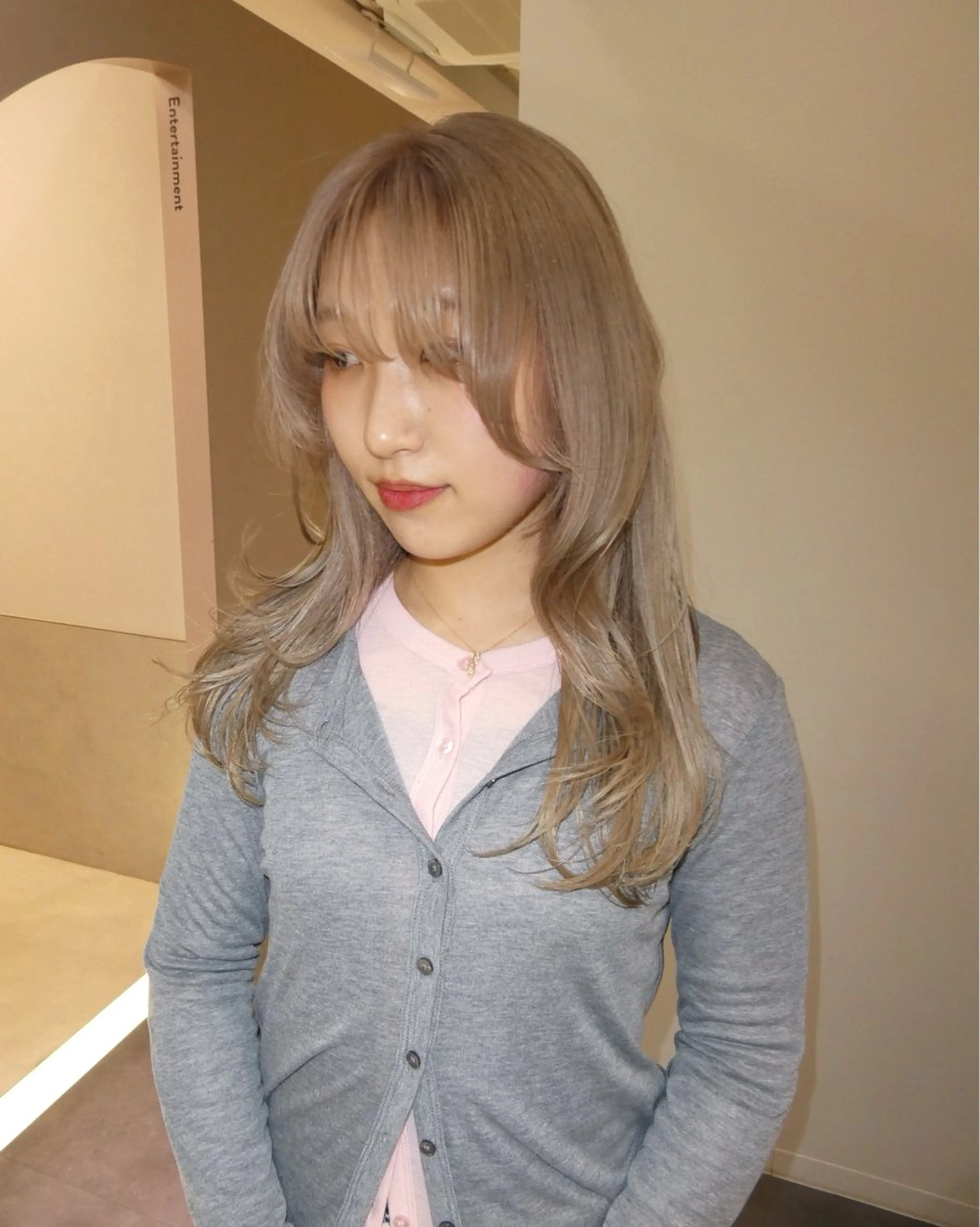 ロング カラー 佐野 えり奈のヘアスタイル