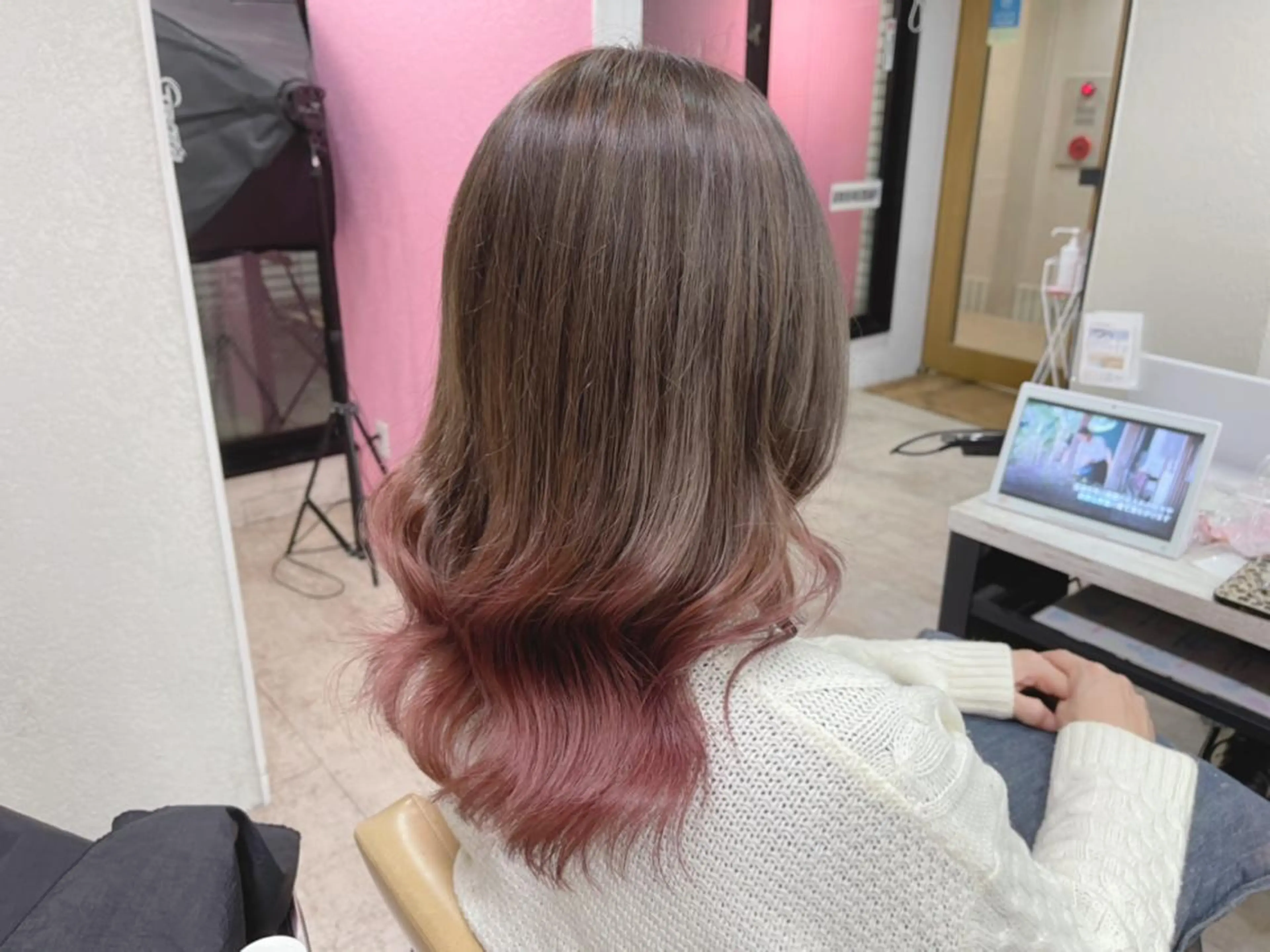 ロング カラー グラデーションカラー ピンクカラー カット ヘアカラー 🔥ブリーチカラー 槙川のヘアスタイル