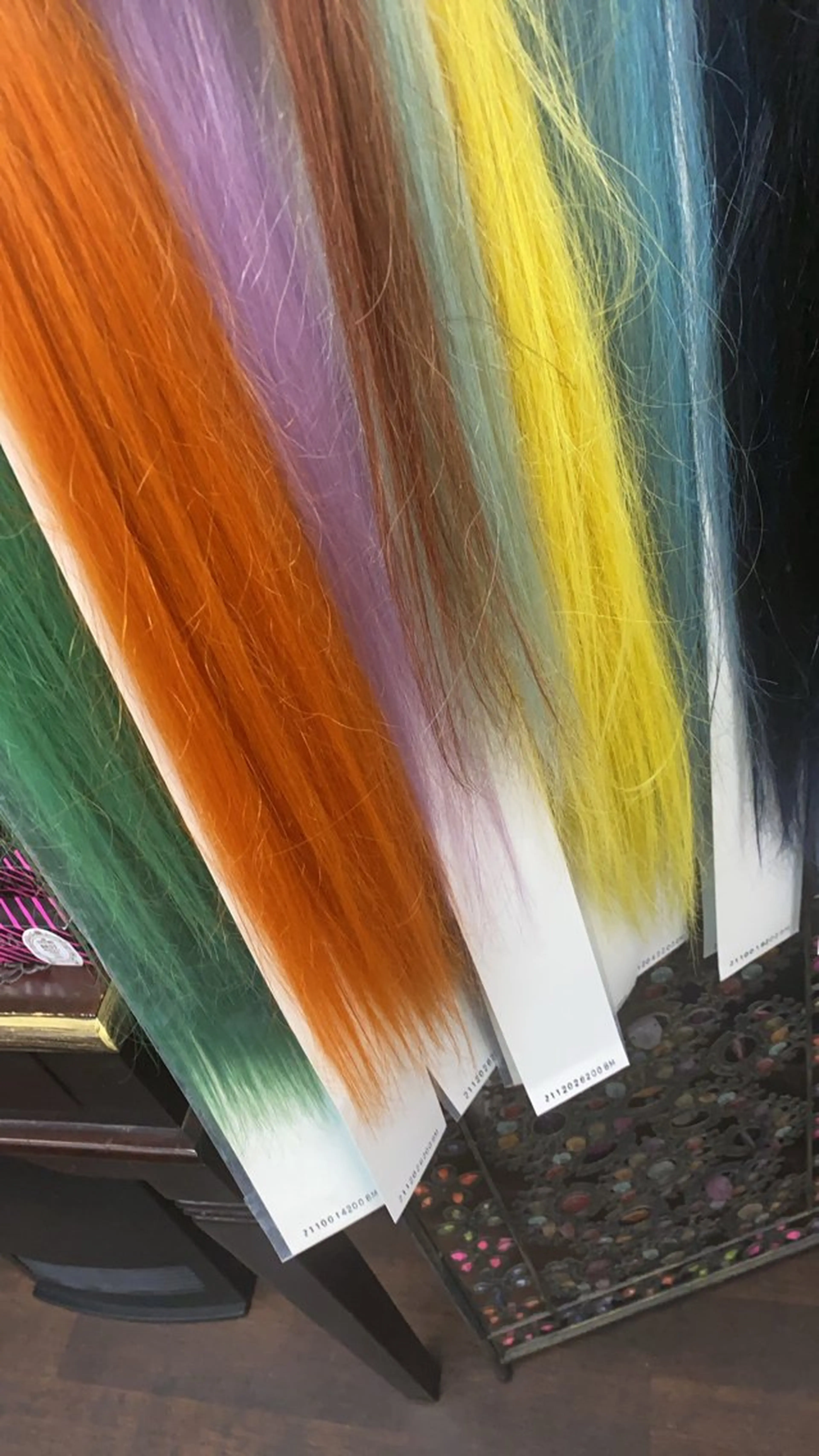 ロング エクステ 卒業式のヘアスタイル ハイライト 髪質改善 縮毛矯正 KITTY立川店所属・nail salon KITTYのネイルデザイン