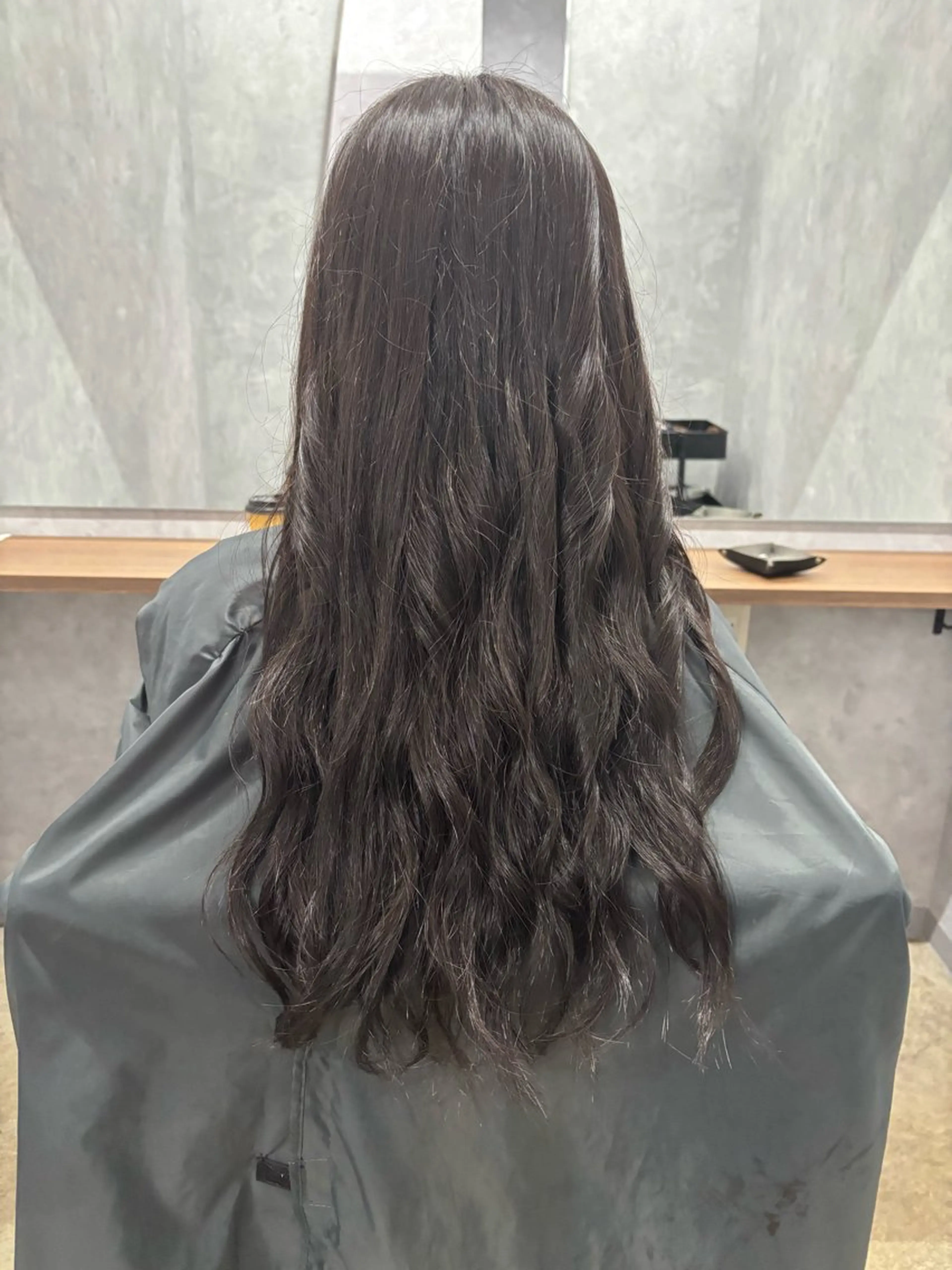 ロング カラー 山崎 美羽のヘアスタイル