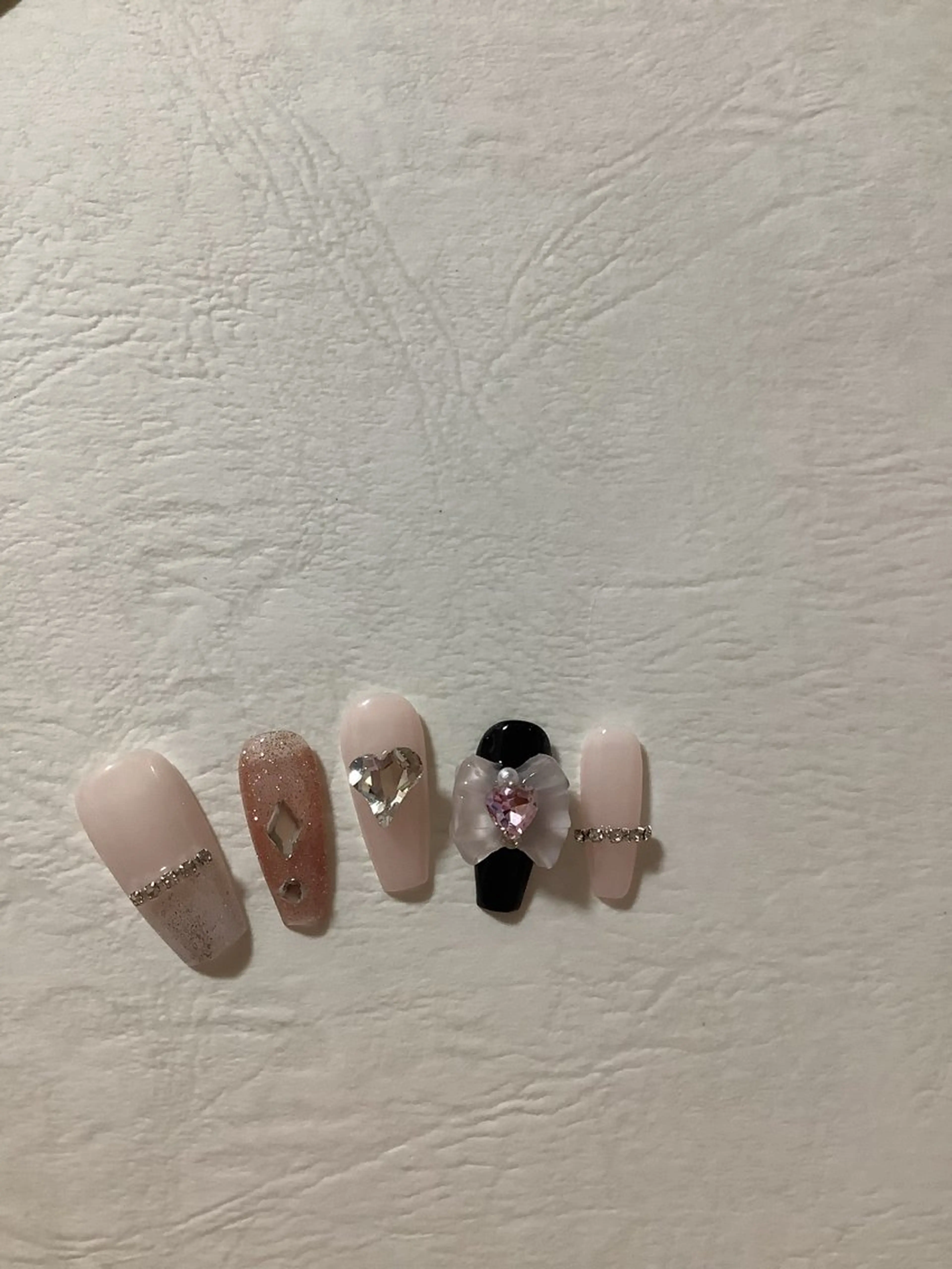 ネイル pink ladyサロン所属・べ にのネイルデザイン