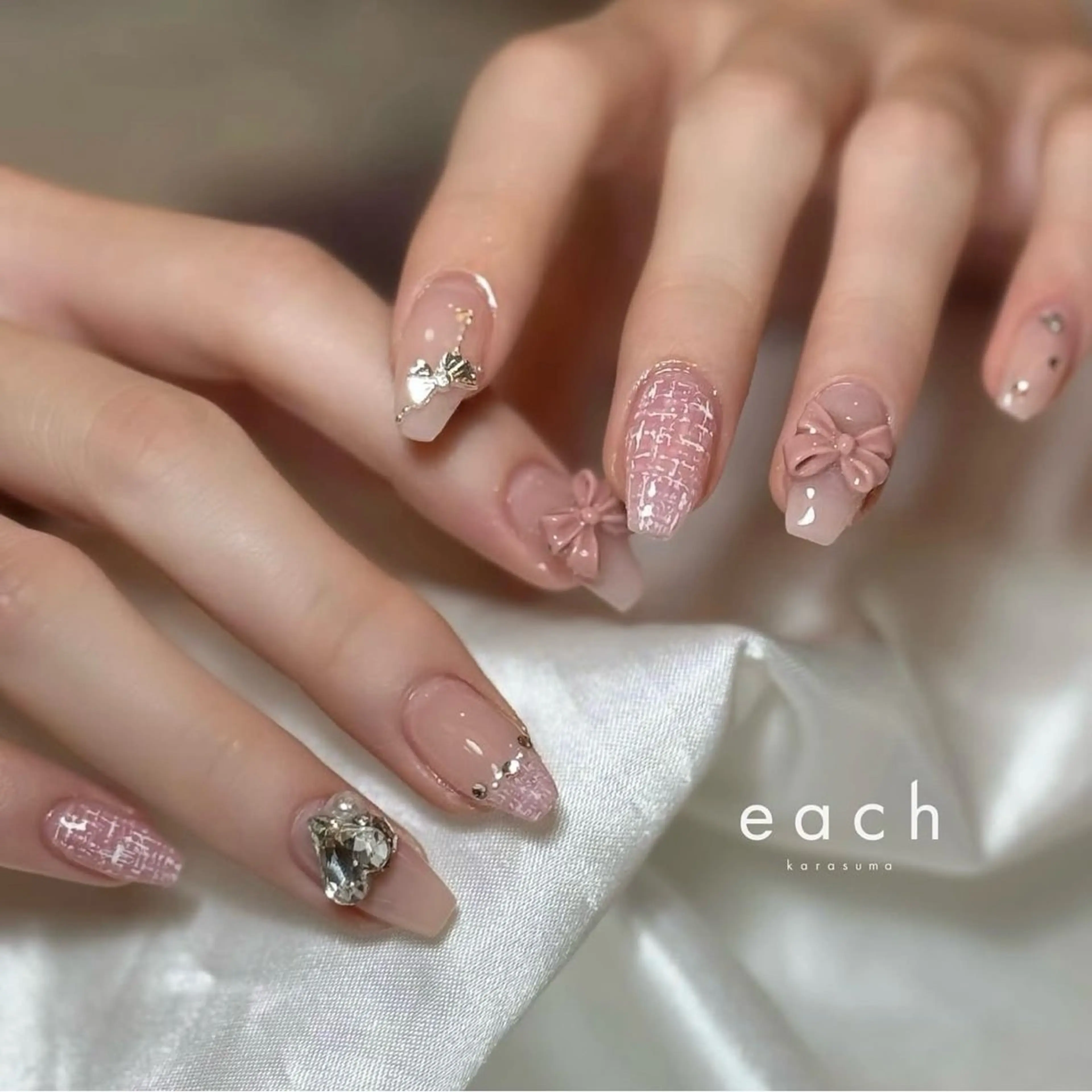 𝐡𝐚𝐧𝐝｜10本フルデザイン+パーツ、ビジュー立体デザイン🍑🌷お会計¥14,500→¥7,000の写真