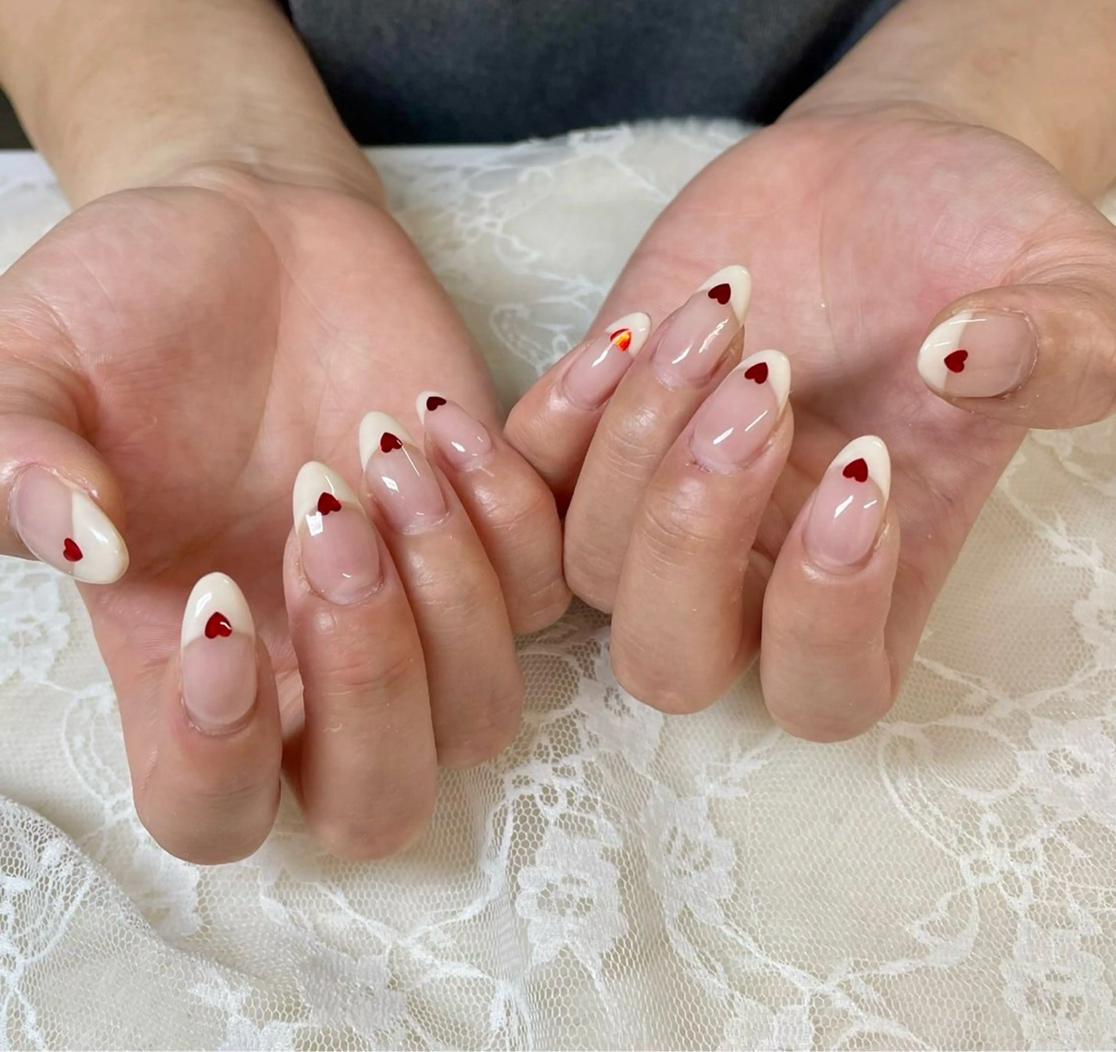 ネイル フレンチネイル ガーリー ハート ハンドネイル ハンドケア 心斎橋Salon Epokkuのネイルデザイン