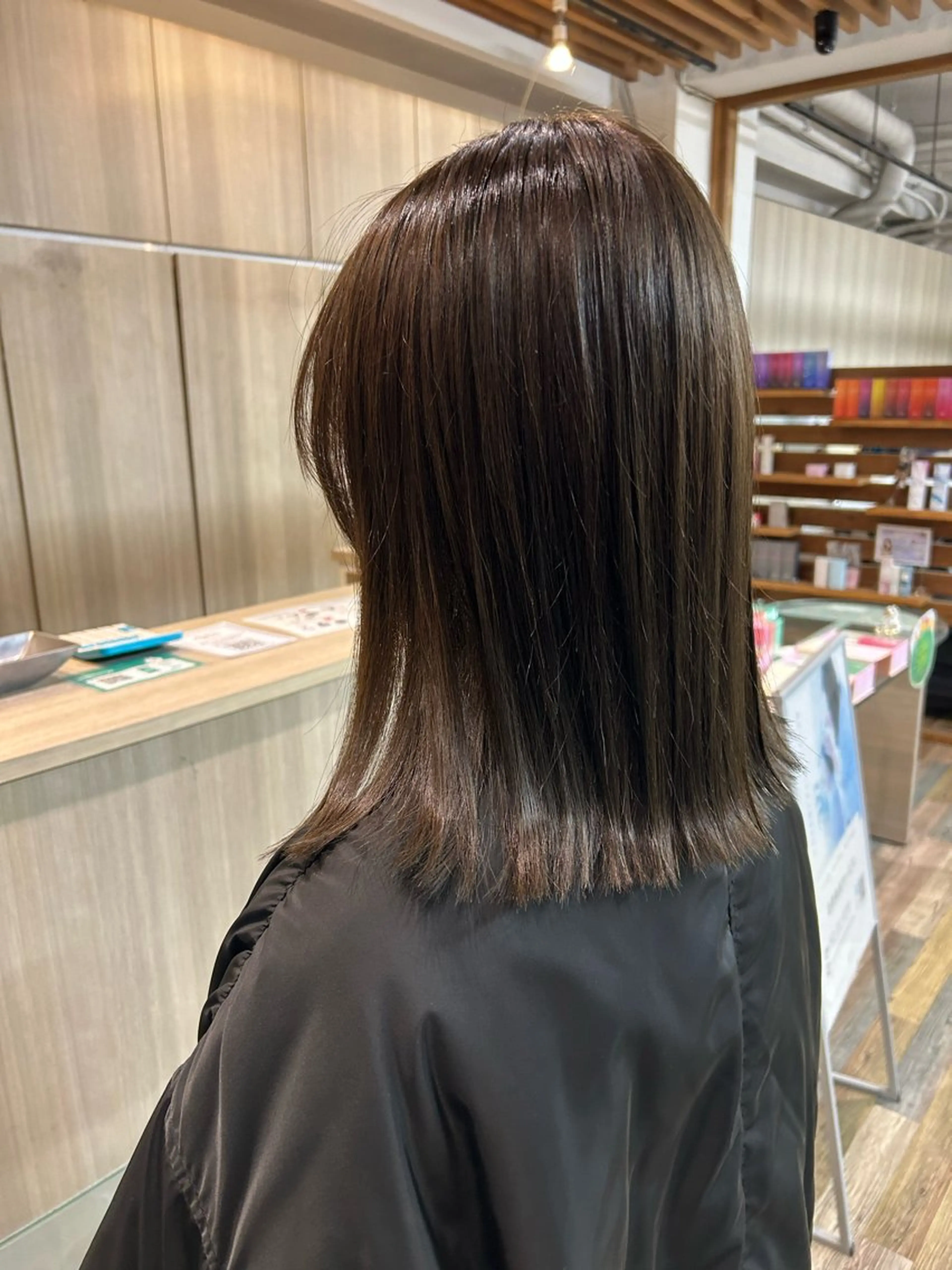 ミディアム カラー 志賀　輝/ハイライト /縮毛矯正/髪質改善のヘアスタイル