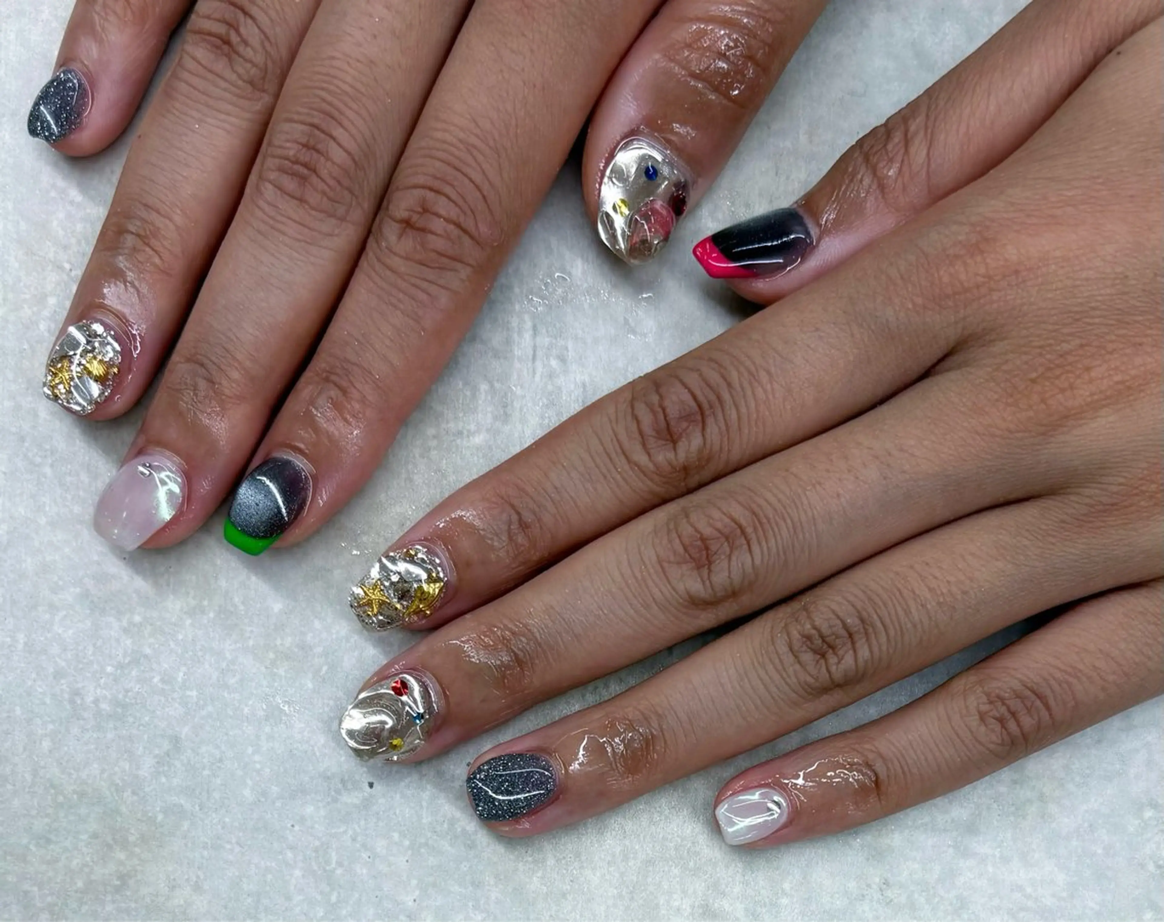 ネイル *RAIMU* HOLOGRAMのネイルデザイン