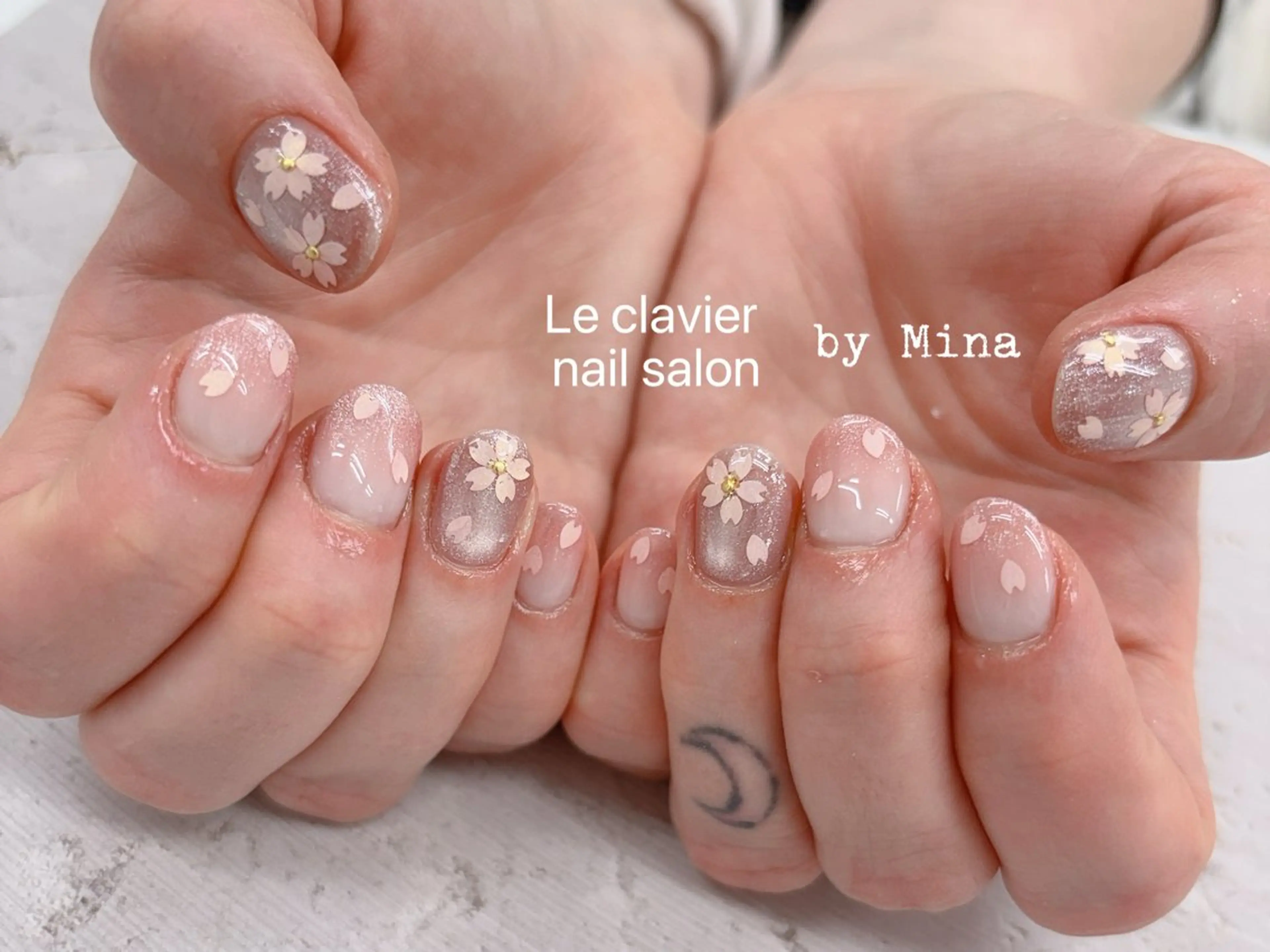 ネイル アートネイル オーロラネイル チークネイル 長さ出し フットネイル ハンドネイル ハンドケア Mina Nailのネイルデザイン