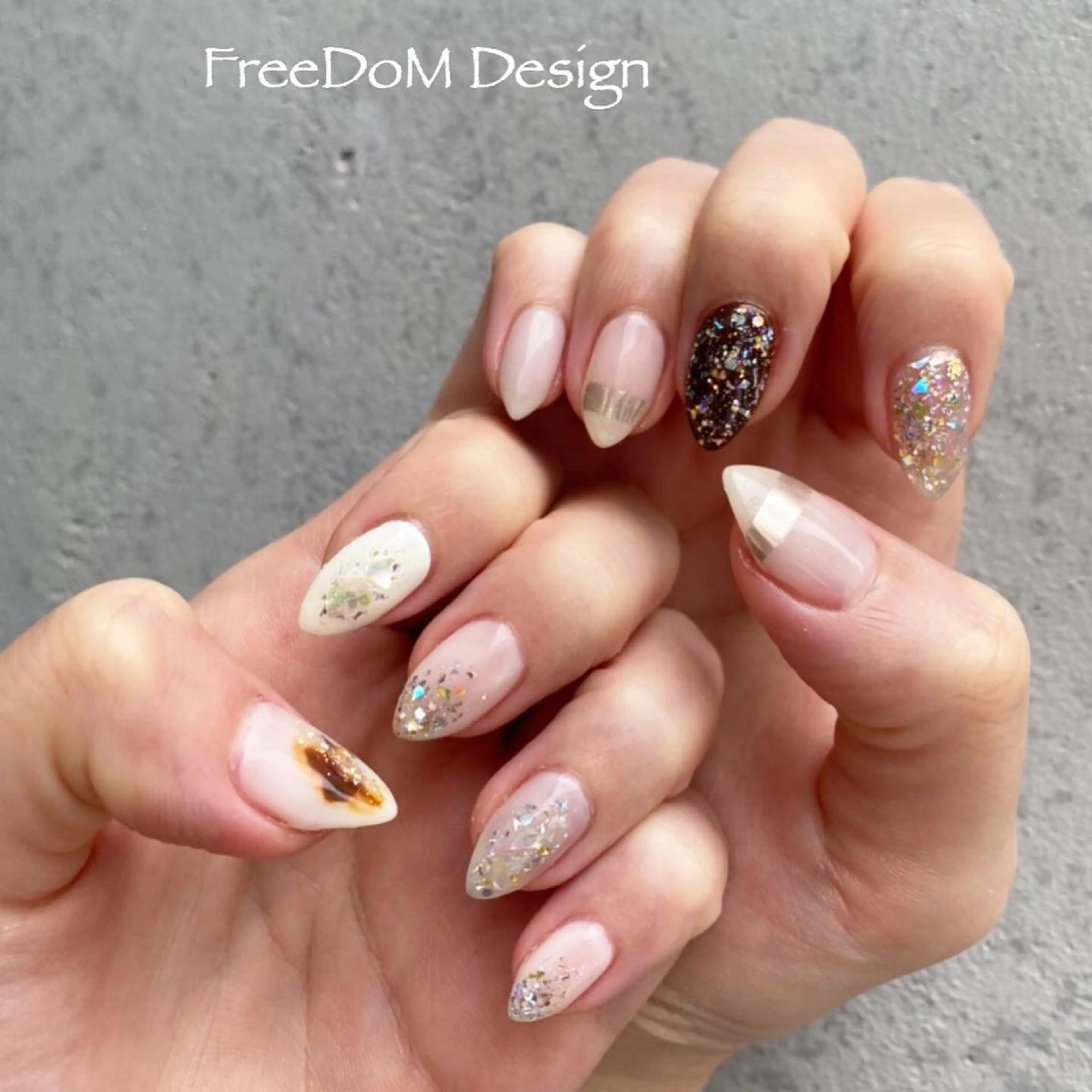 ネイル アートネイル キラキラネイル ニュアンスネイル ＦreeDoＭ   Design所属・W KUMIのネイルデザイン