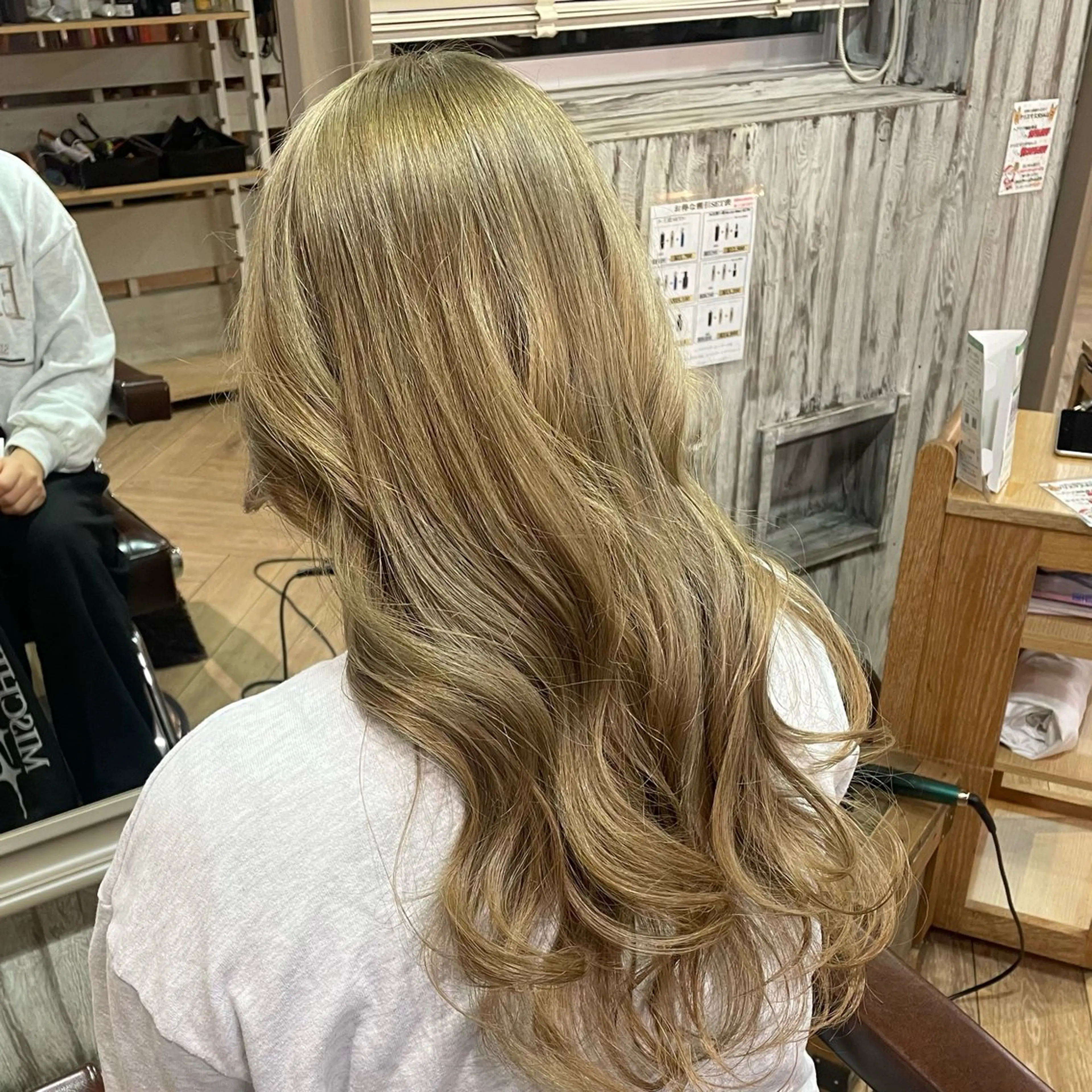 ロング カラー ブリーチ ケアブリーチ ケアカラー 髪質改善 トリートメント ヘアカラー トリートメント enu hair所属・ショートモデル募集 エクステ専門店まりこのその他イメージ