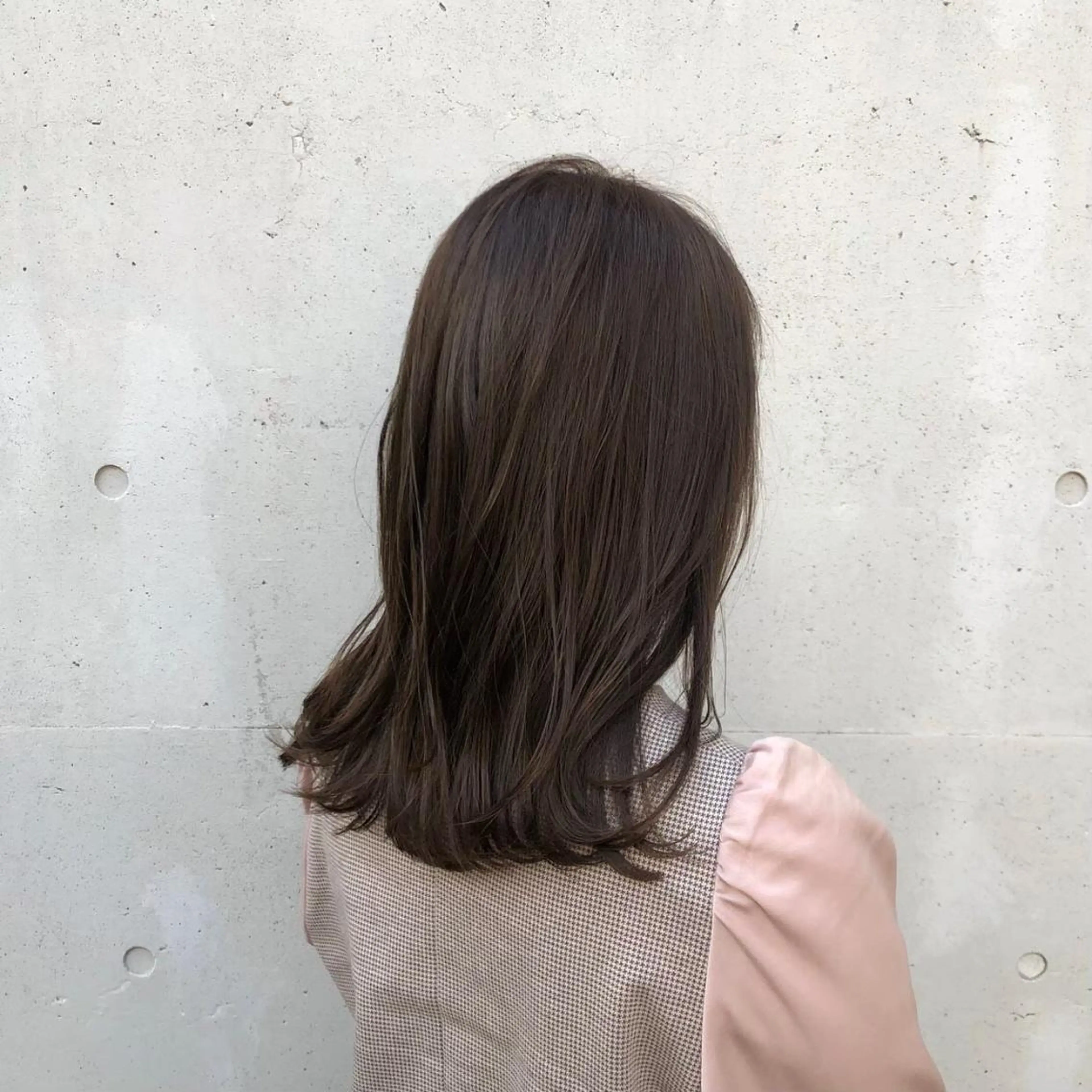 ミディアム カラー ヘアアレンジ アッシュ ベージュカラー 透明感カラー 韓国×巻ける髪質改善 💍maki💍のヘアスタイル