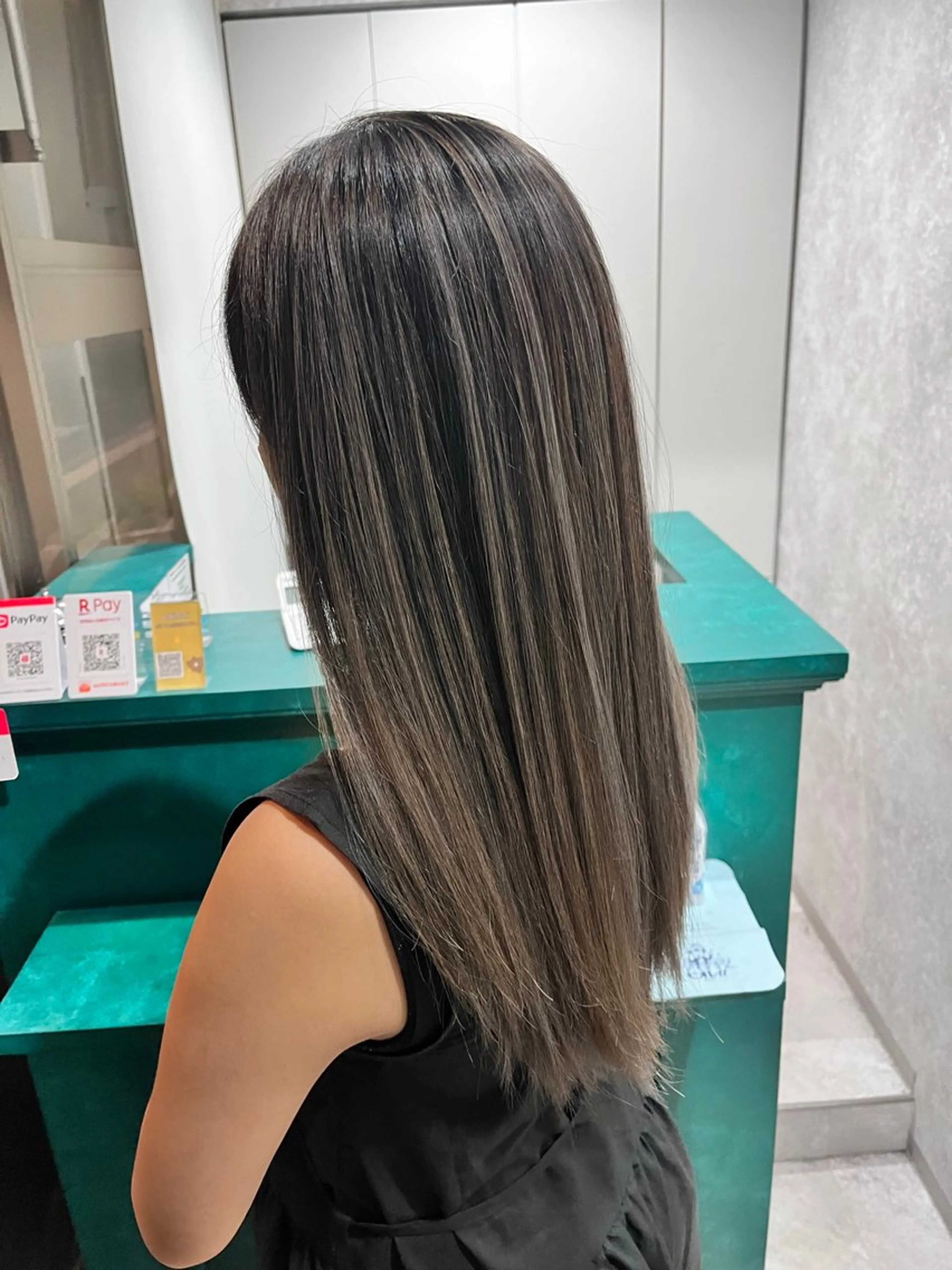 ロング カラー バレイヤージュ グレージュ レイヤーカット カット ヘアカラー Labimani   ラビマーニ所属・西林麗雄12月 空きあります！のヘアスタイル