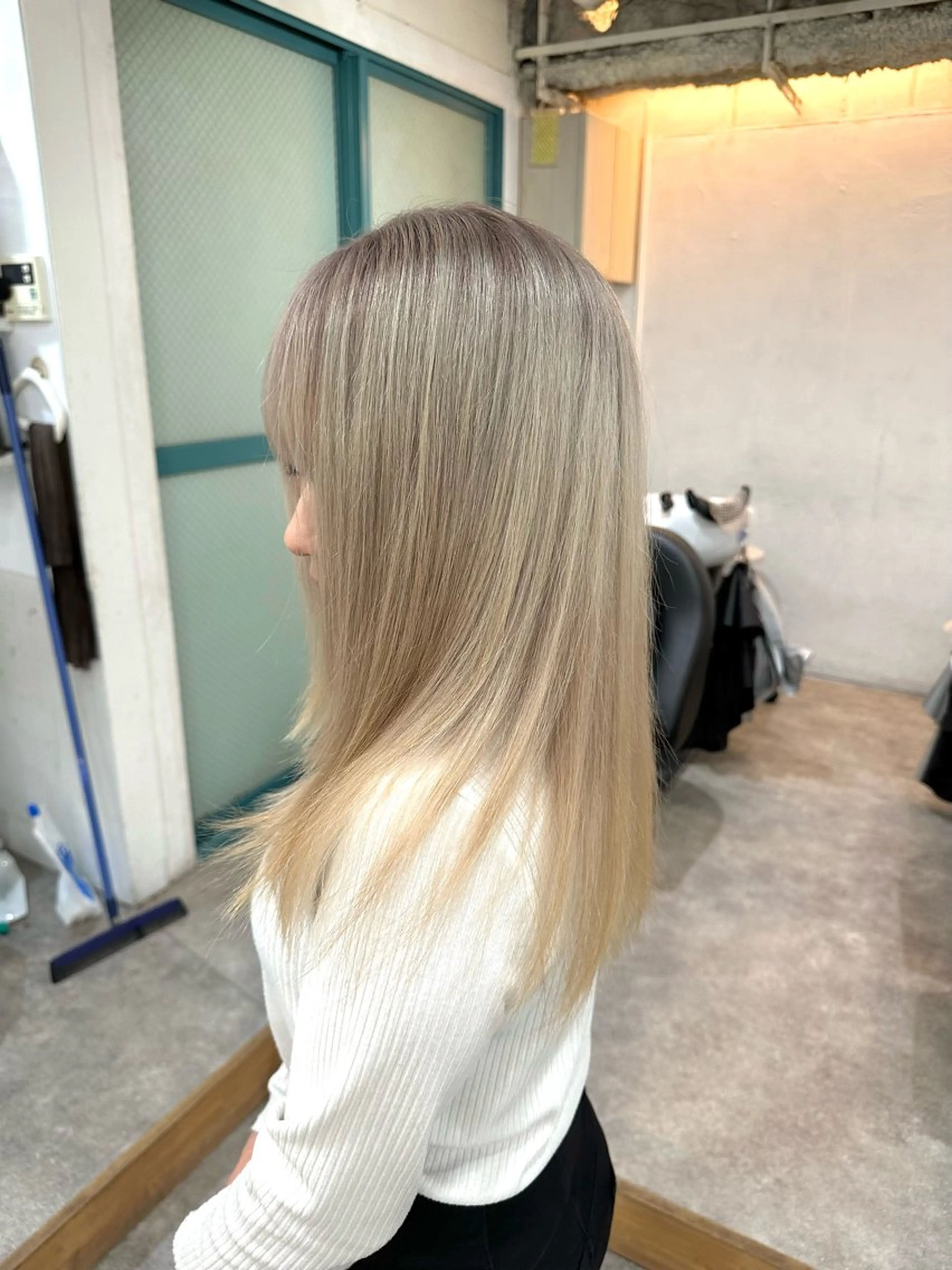 ロング カラー ヘアアレンジ ベージュカラー ミルクティーベージュ SALOWIN京都河原町Suite店所属・外国人風レイヤー/ ハイトーンSHUのヘアスタイル