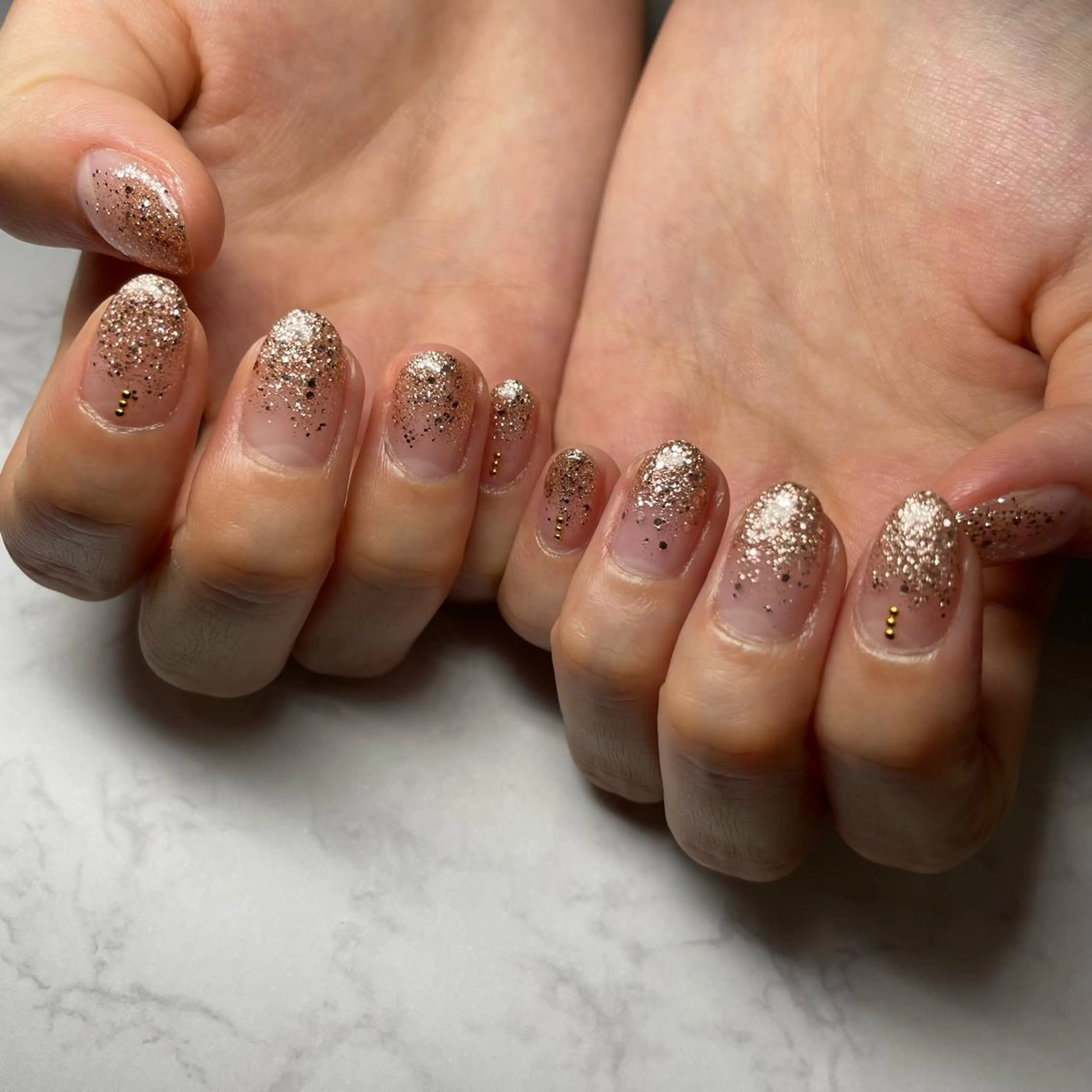 ネイル グラデーション ラメ(グリッター) ラメグラデーション ストーンネイル 369所属・🐕 369のネイルデザイン