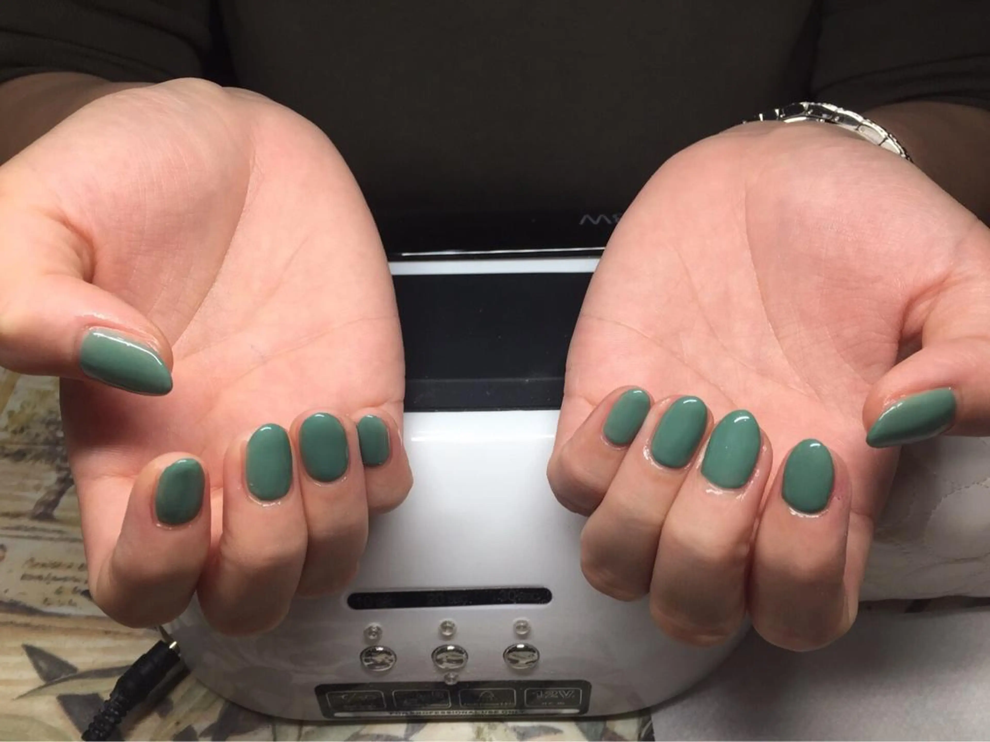 ネイル グリーン ガールネイルサロン所属・ガール ネイルサロンのネイルデザイン