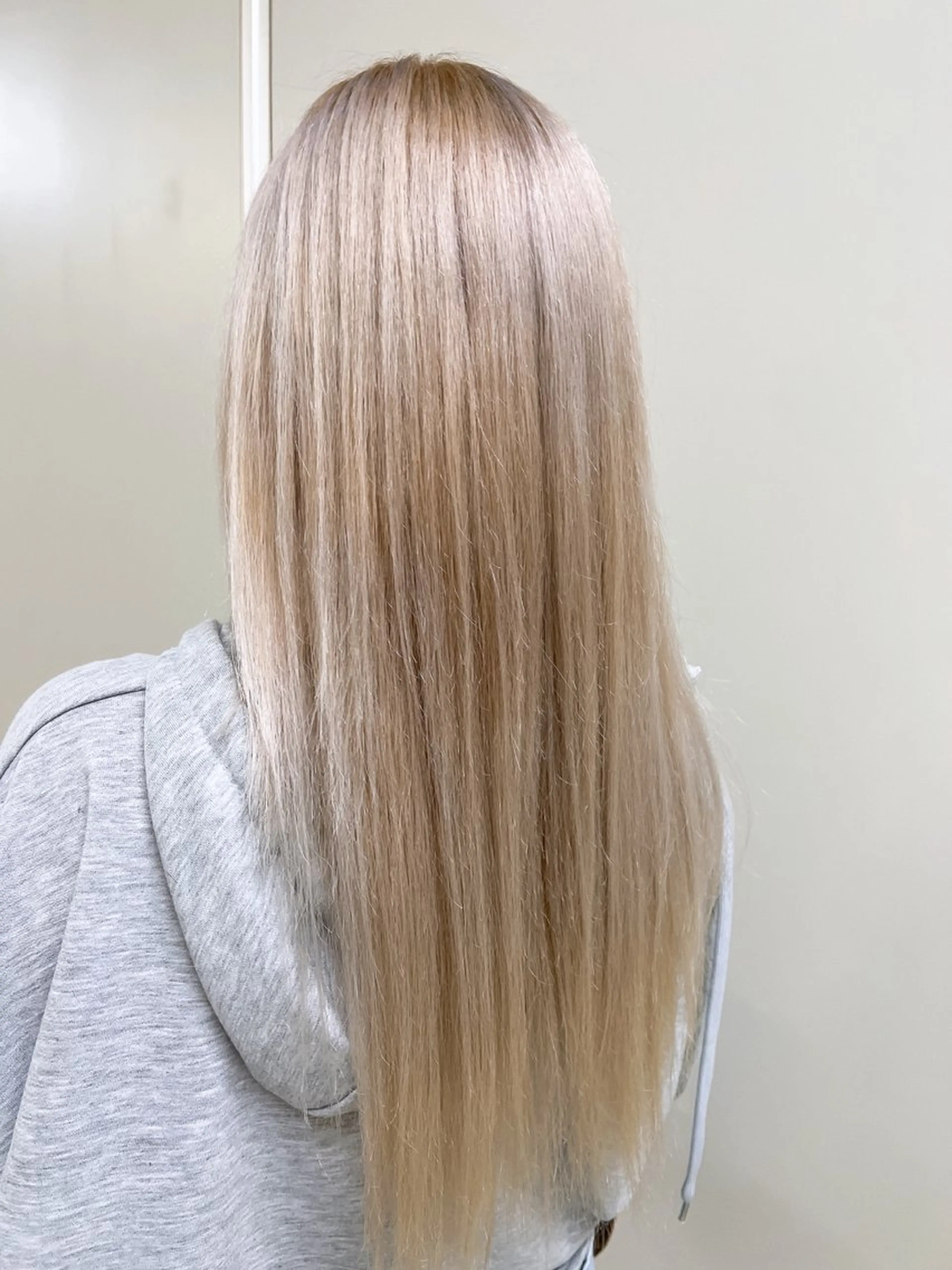 セミロング カラー ヘアアレンジ 切りっぱなしボブ ショートボブ アッシュ ブリーチ ケアブリーチ Stream1st TSUBASAのヘアスタイル