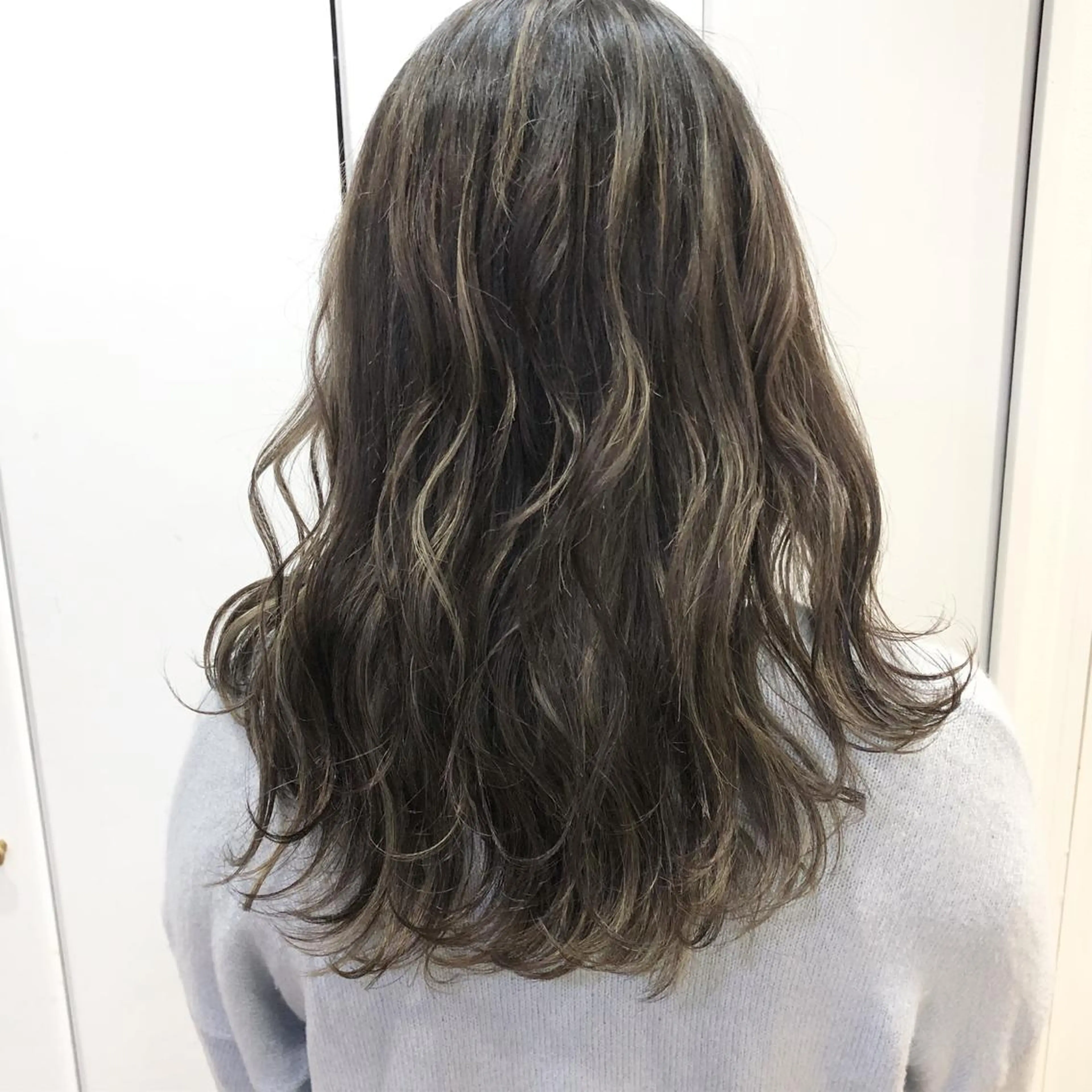 セミロング タカハシ ユウキのヘアスタイル