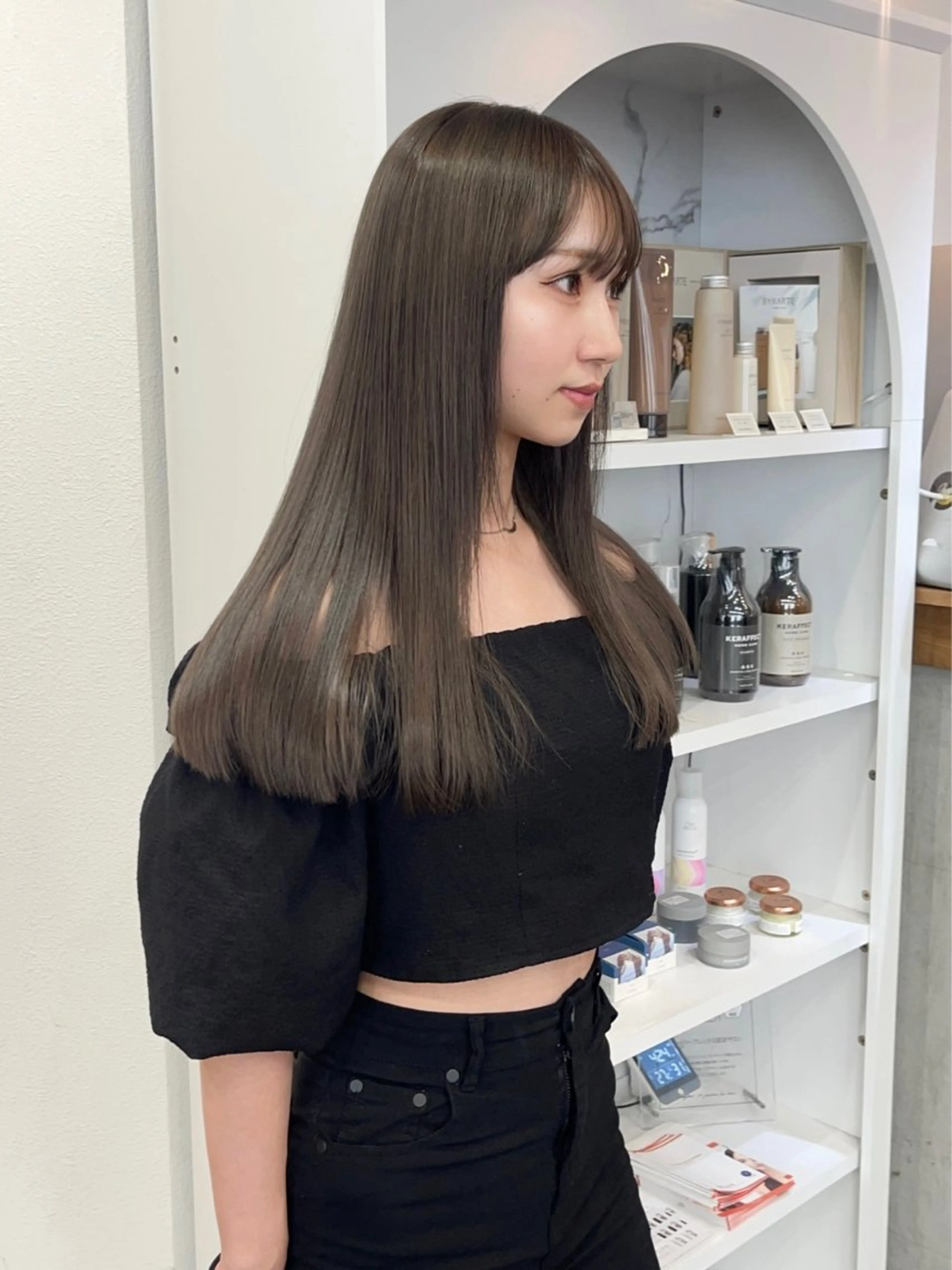 ロング カラー ブリーチ グレージュ キダアヤカ/ 梅田/ベージュカラーのヘアスタイル