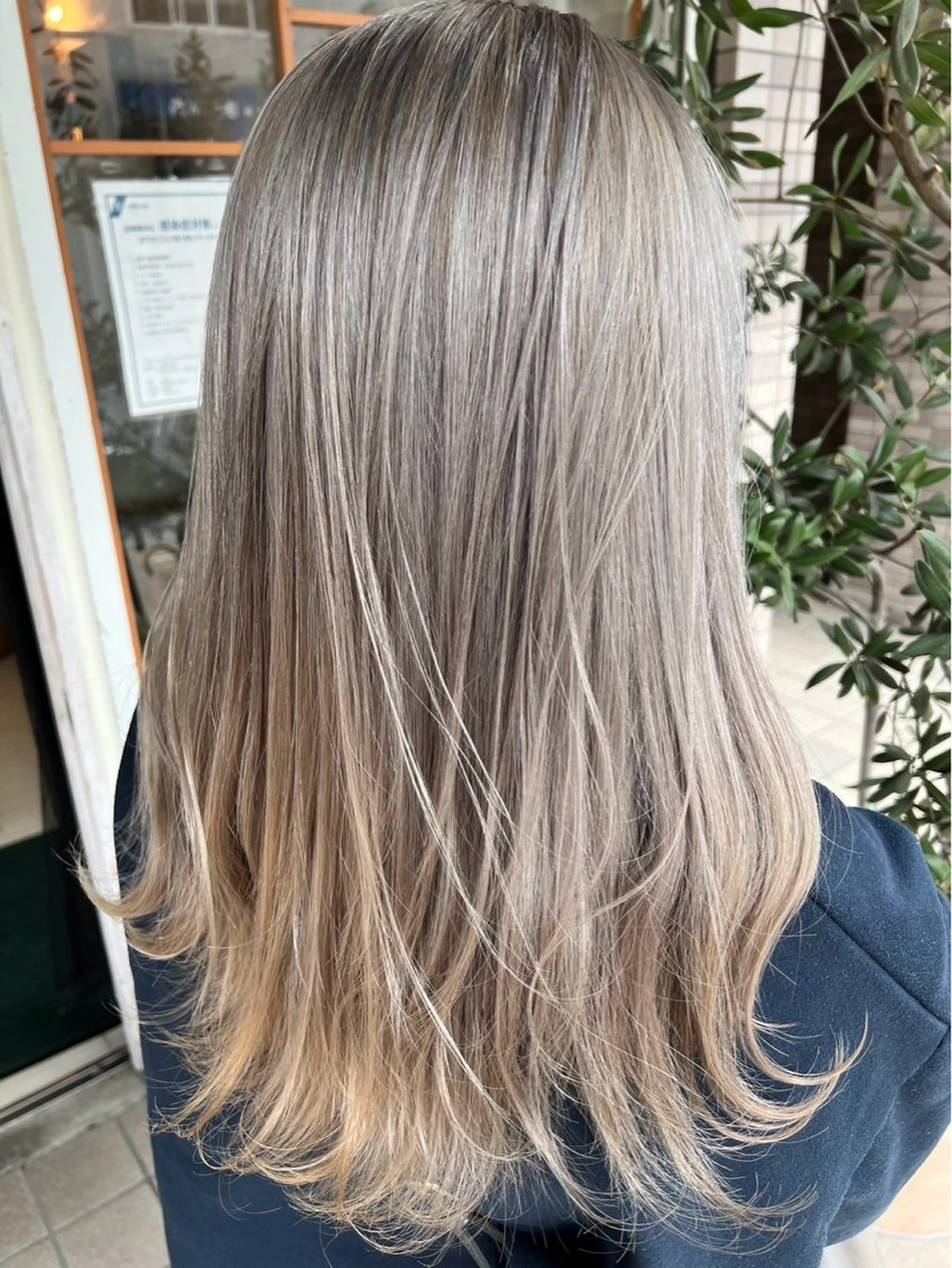 カラー ヘアカラー 岡本 葵のヘアスタイル