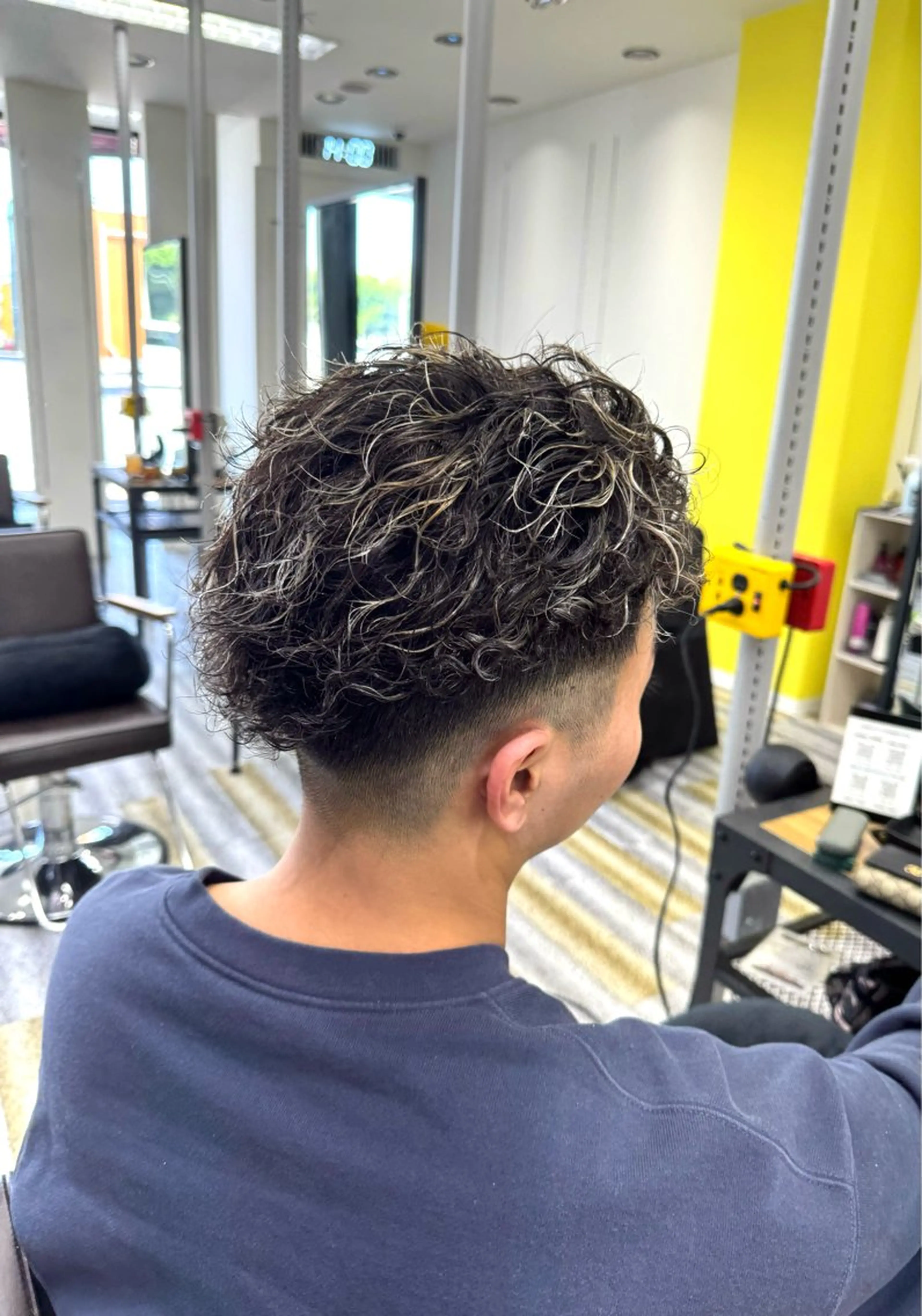 ショート カラー パーマ メンズ フェードカット メンズメッシュ メンズパーマ メッシュ カット ヘアカラー パーマ 【メンズ特化】岩瀬 武【メンズパーマ】のヘアスタイル