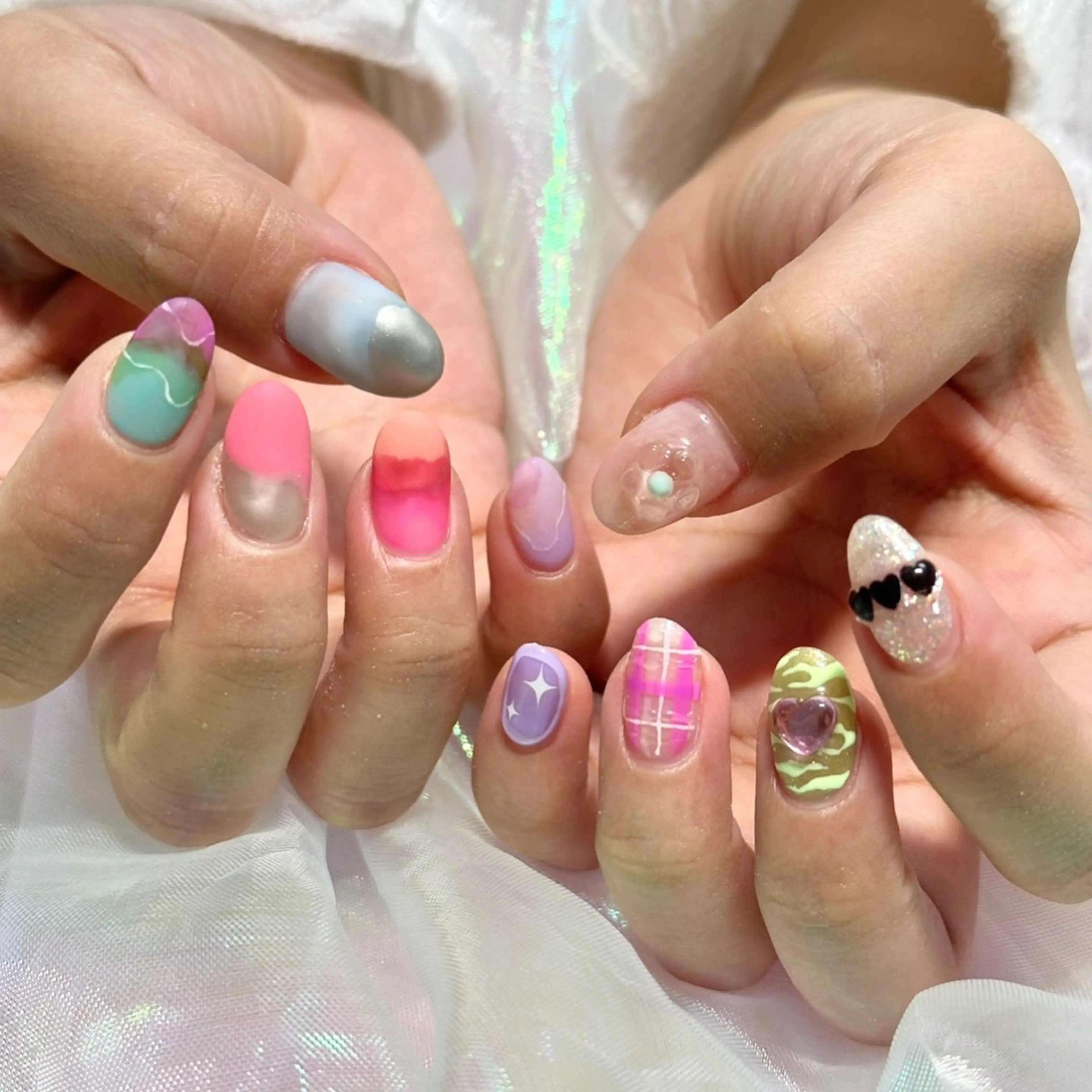 ネイル ハンドネイル OKIKA所属・【OKIKA】 らん🦖🌈🧡のマツエク・マツパデザイン