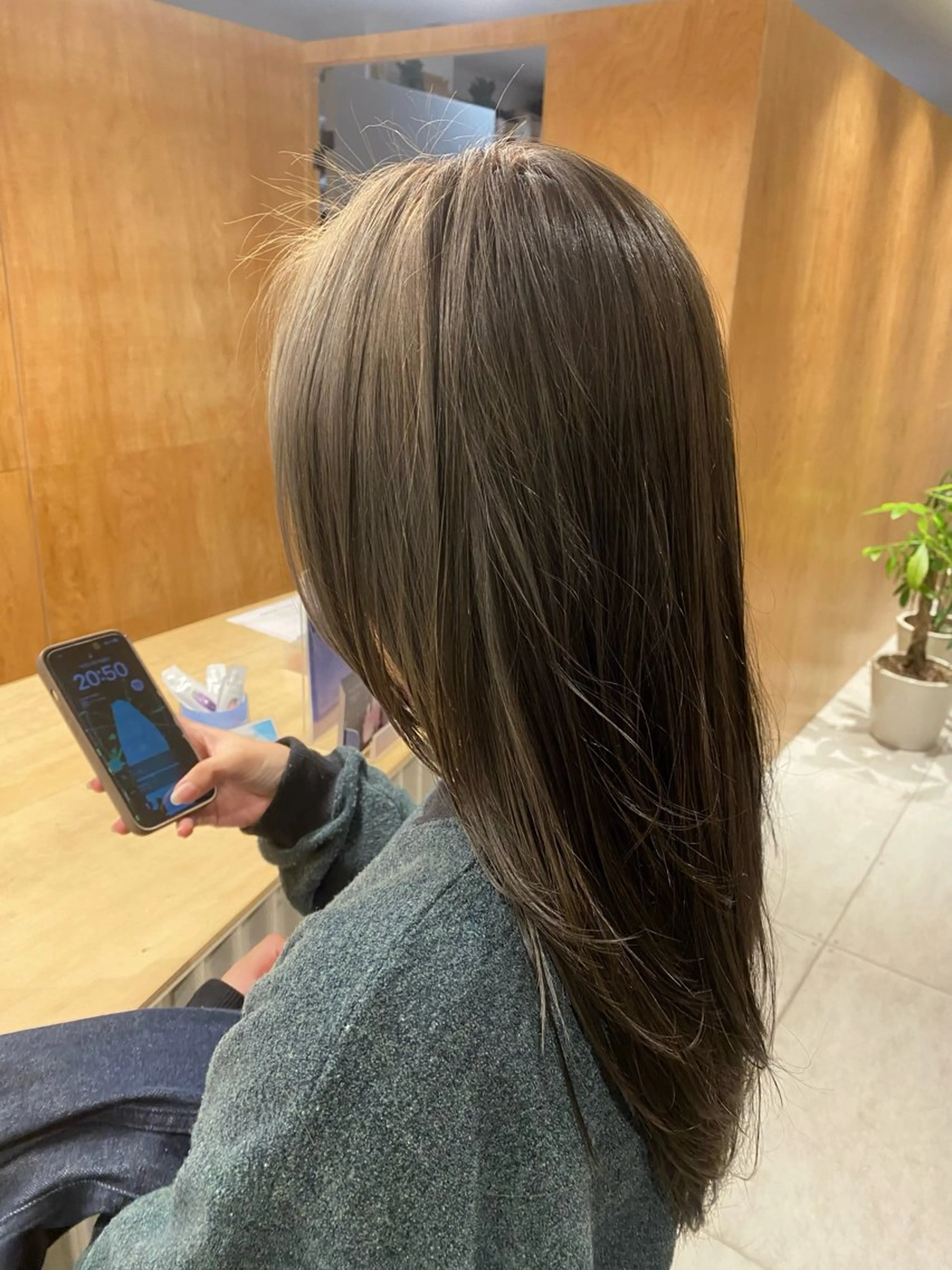 セミロング アッシュ 髪質改善 レイヤーカット カット ヘアカラー トリートメント ブリーチなしカラー/ 顔周りレイヤーのヘアスタイル