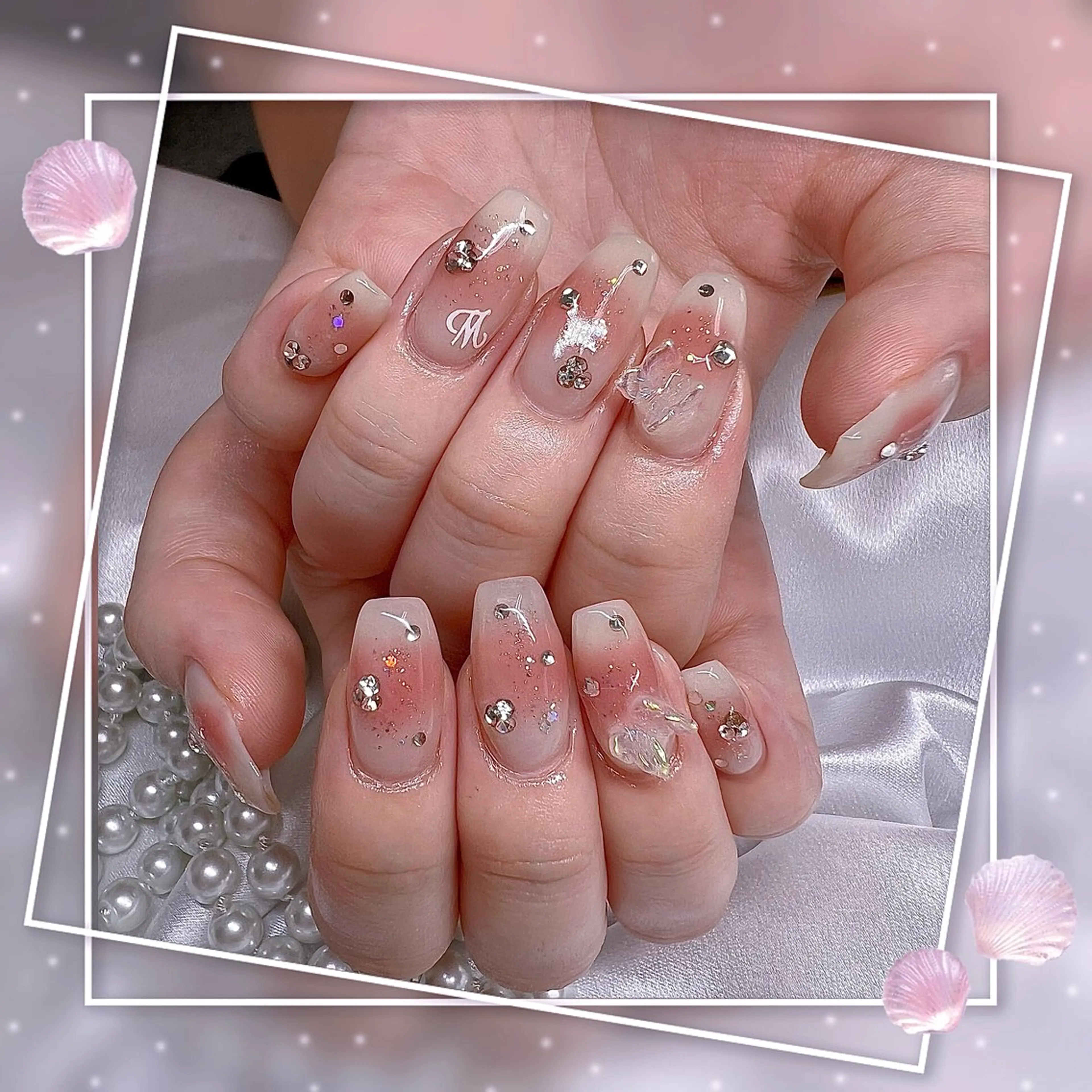 ネイル フレンチネイル グラデーション キラキラネイル 韓国ネイル マグネットネイル ハンドネイル ハンドケア Chill Nailsalonのネイルデザイン