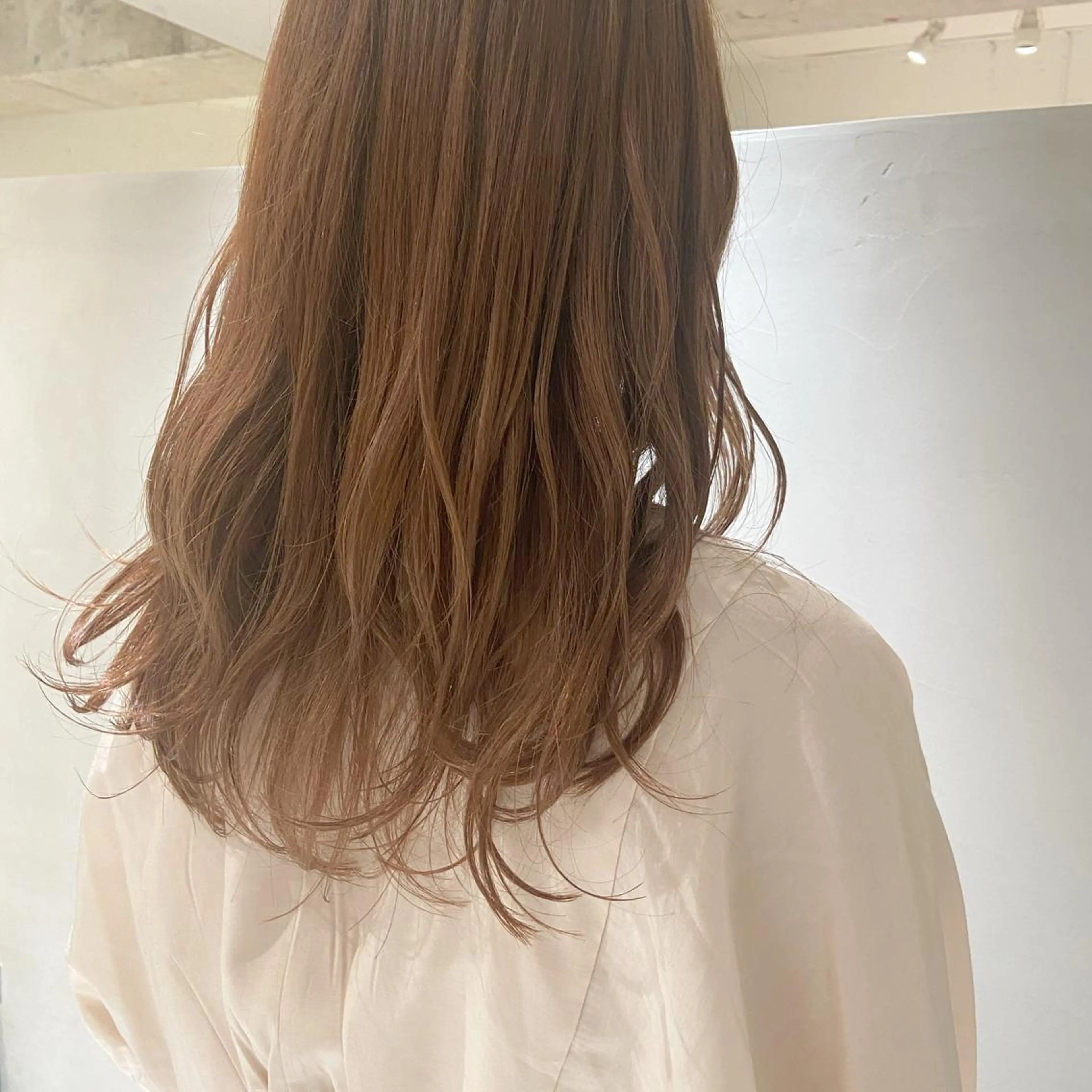 セミロング カジュアルを女っぽく 𝗮𝘆𝗮𝗰𝗼のヘアスタイル