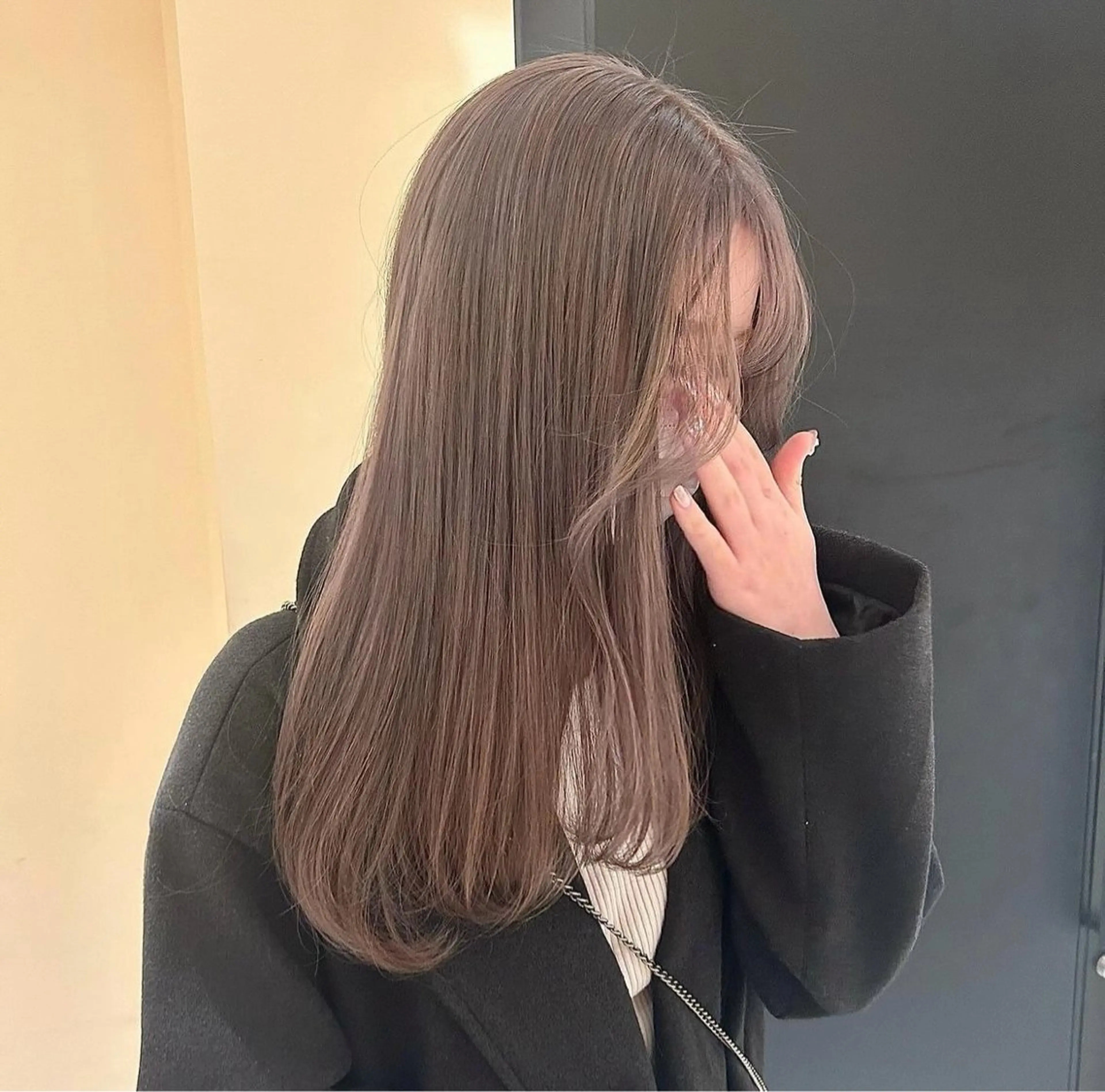 セミロング カラー ベージュカラー グレージュ ayumi / ミディアムトーンのヘアスタイル