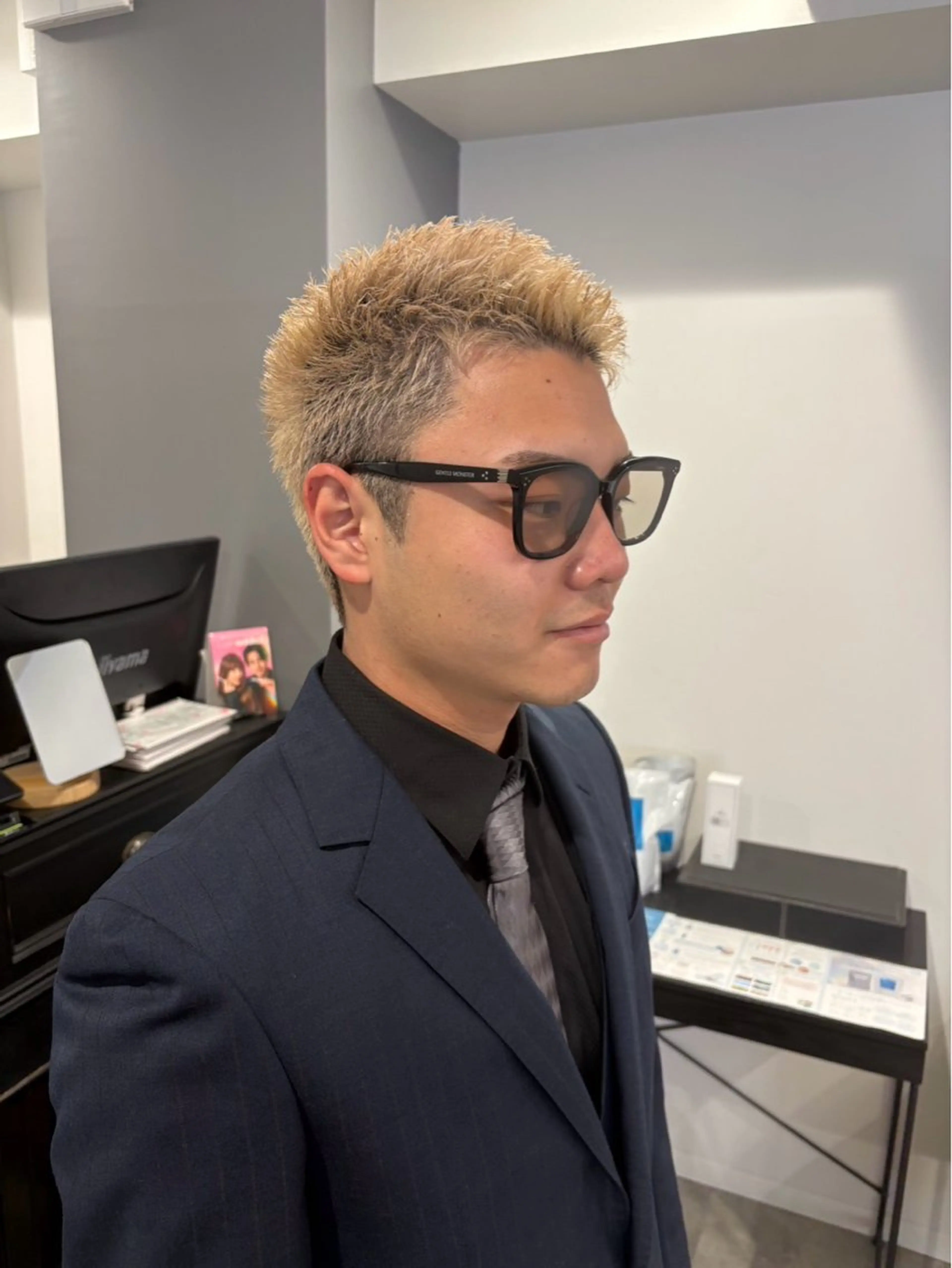 カラー メンズ メンズハイトーン ハイトーンカラー カット ヘアカラー トリートメント りんと/メンズ特化/ フェード×パーマのヘアスタイル