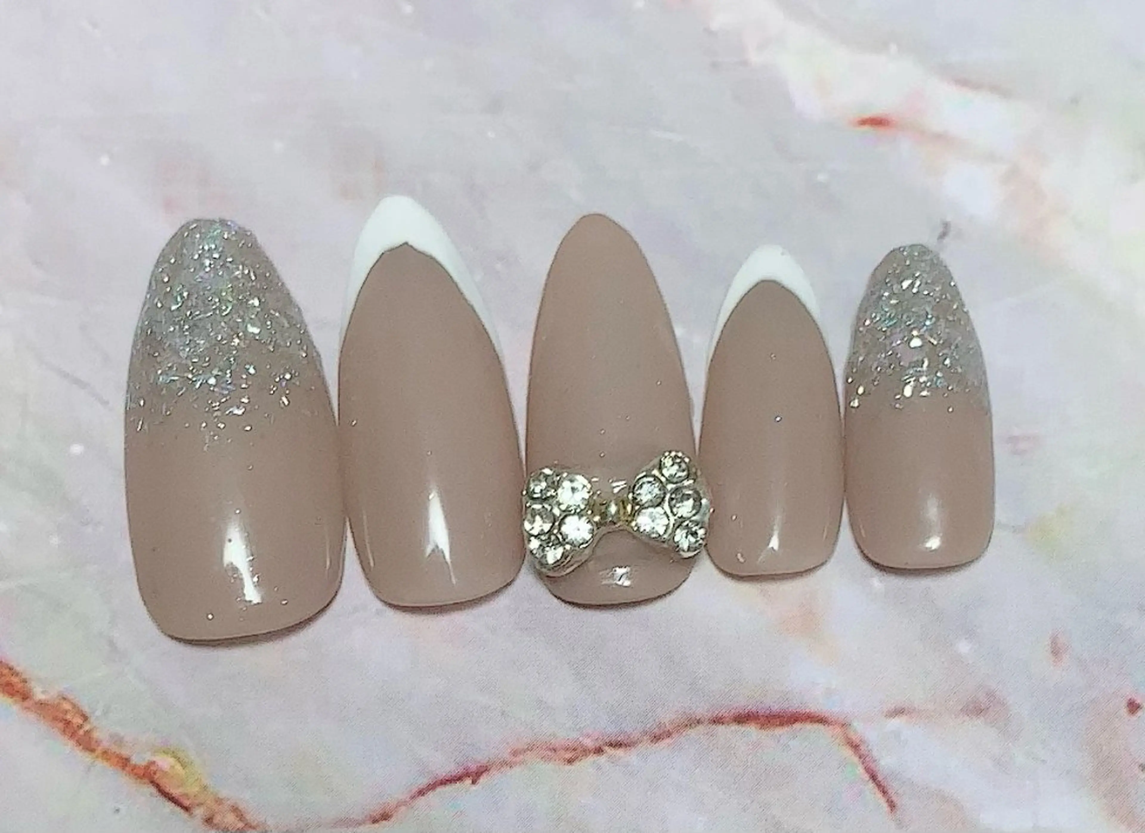 ネイル フレンチネイル キラキラネイル ラメ(グリッター) リボン nail lumièreのネイルデザイン