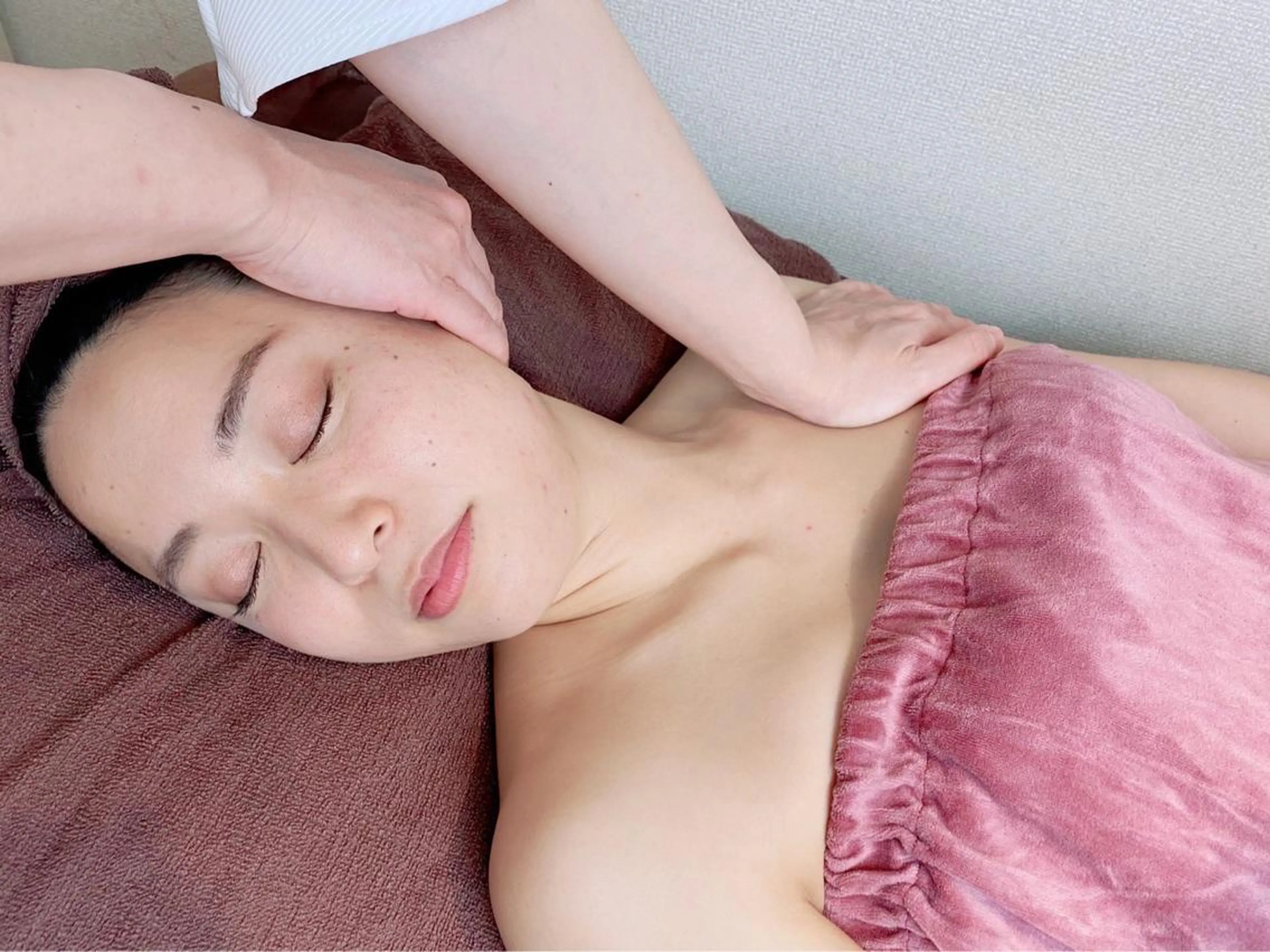 ミディアム カラー パーマ ヘアアレンジ メンズ キッズ ネイル マツエク・マツパ アイブロウ エステ リラク ニキビ特化型エステ 🍓最短で肌質改善のエステ・リラクイメージ