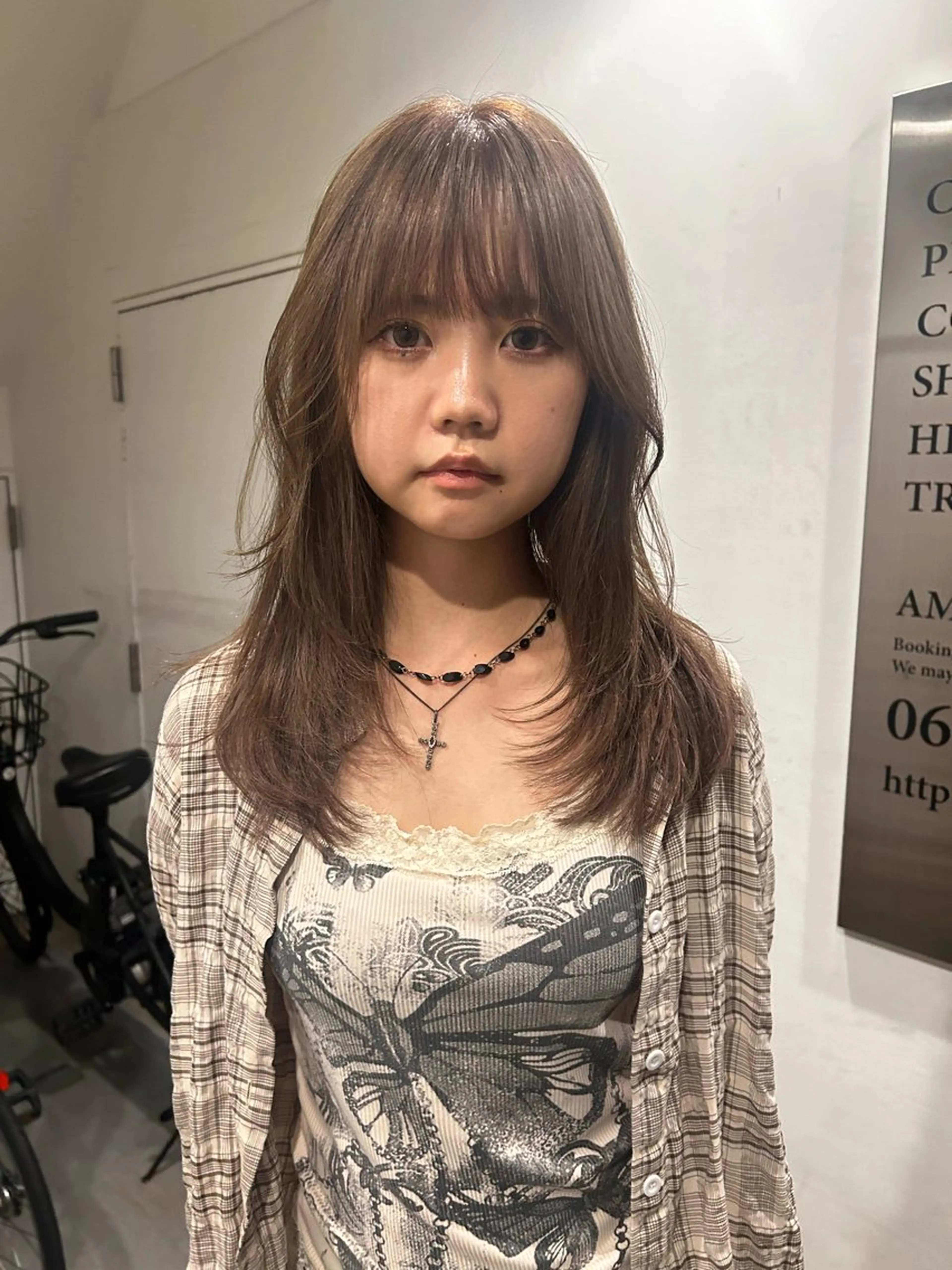 セミロング カラー ベージュカラー ブリーチ カット ヘアカラー トリートメント hen所属・心斎橋/レイヤー/ ブリーチ/モエのヘアスタイル