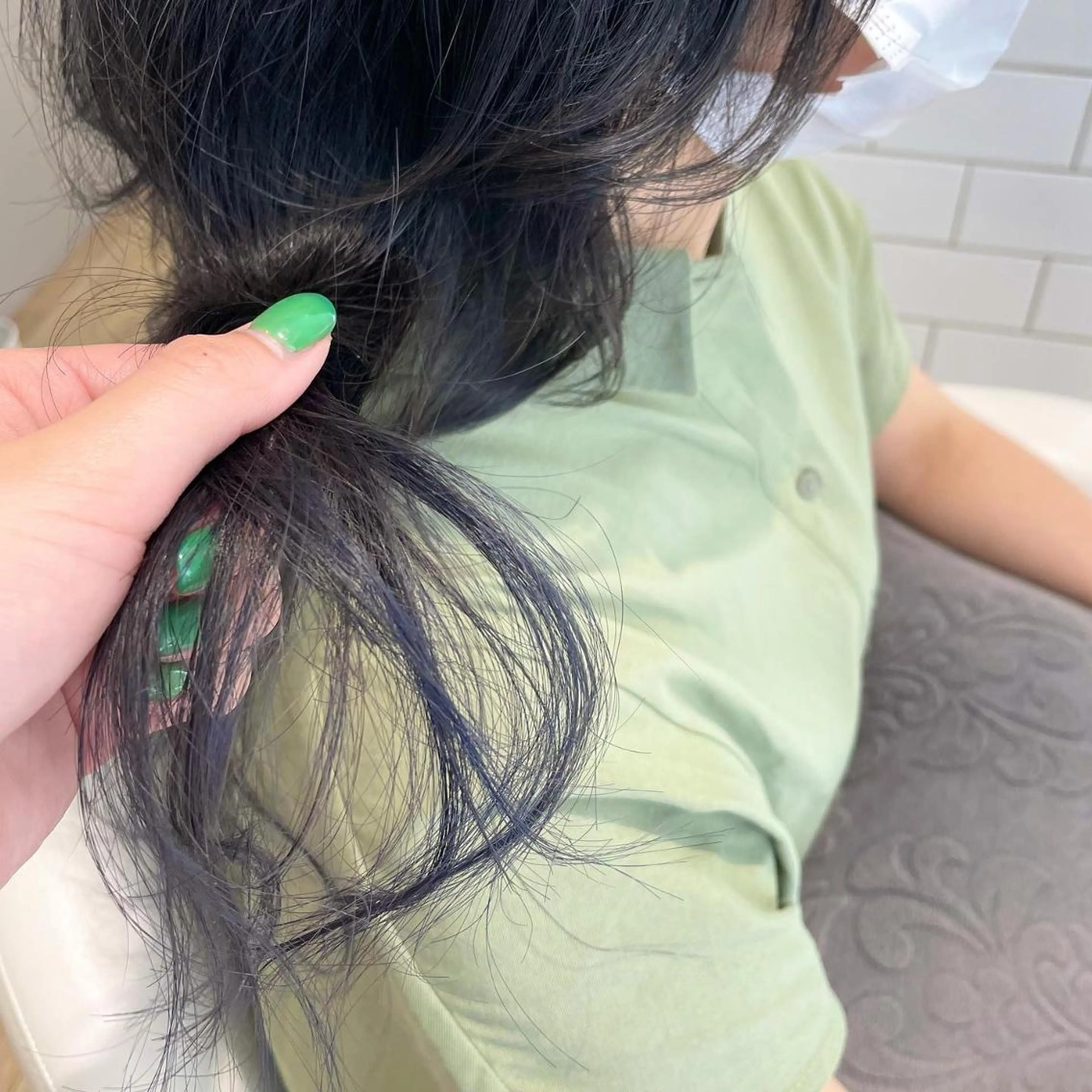 ミディアム カラー パーマ ヘアアレンジ メンズ キッズ ネイル マツエク・マツパ ブルーカラー ブルー 🫧垢抜けヘア🫧 SHIORIのヘアスタイル