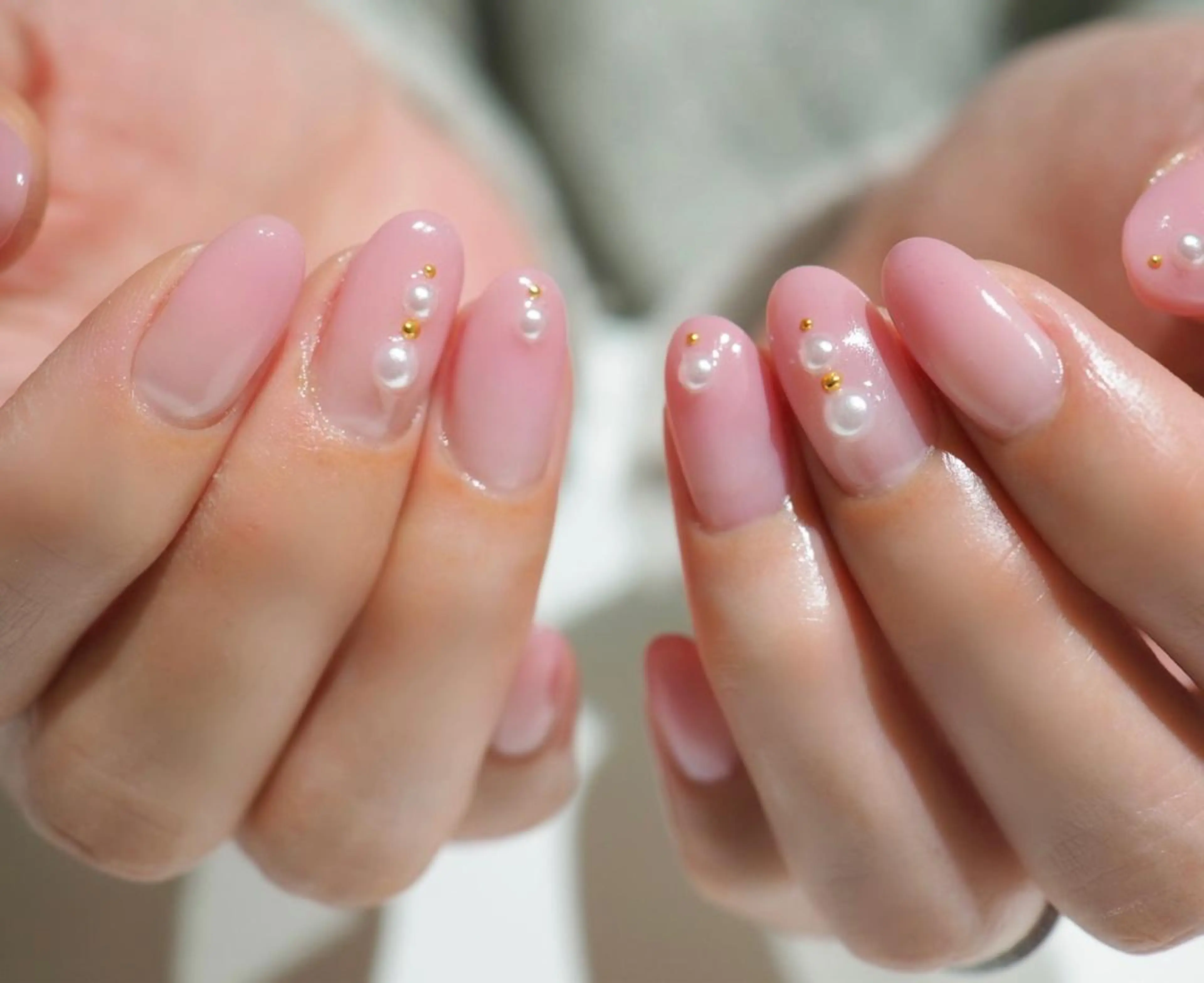 ミディアム ネイル アートネイル グラデーション オフィスネイル ピンク ハンドネイル 三原 裕紀のマツエク・マツパデザイン