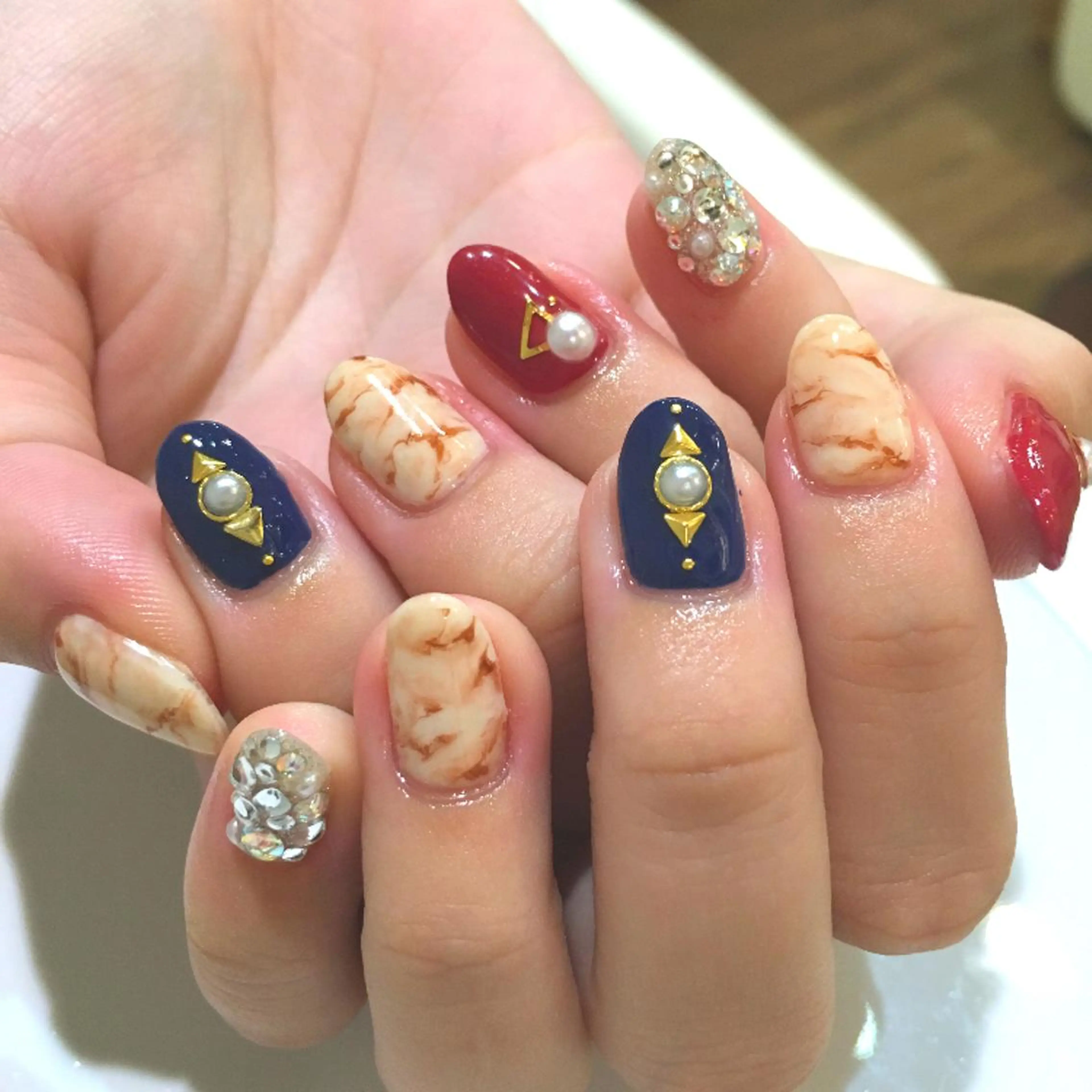 ネイル アートネイル アンドルーチェ スクールの眉毛・アイブロウイメージ