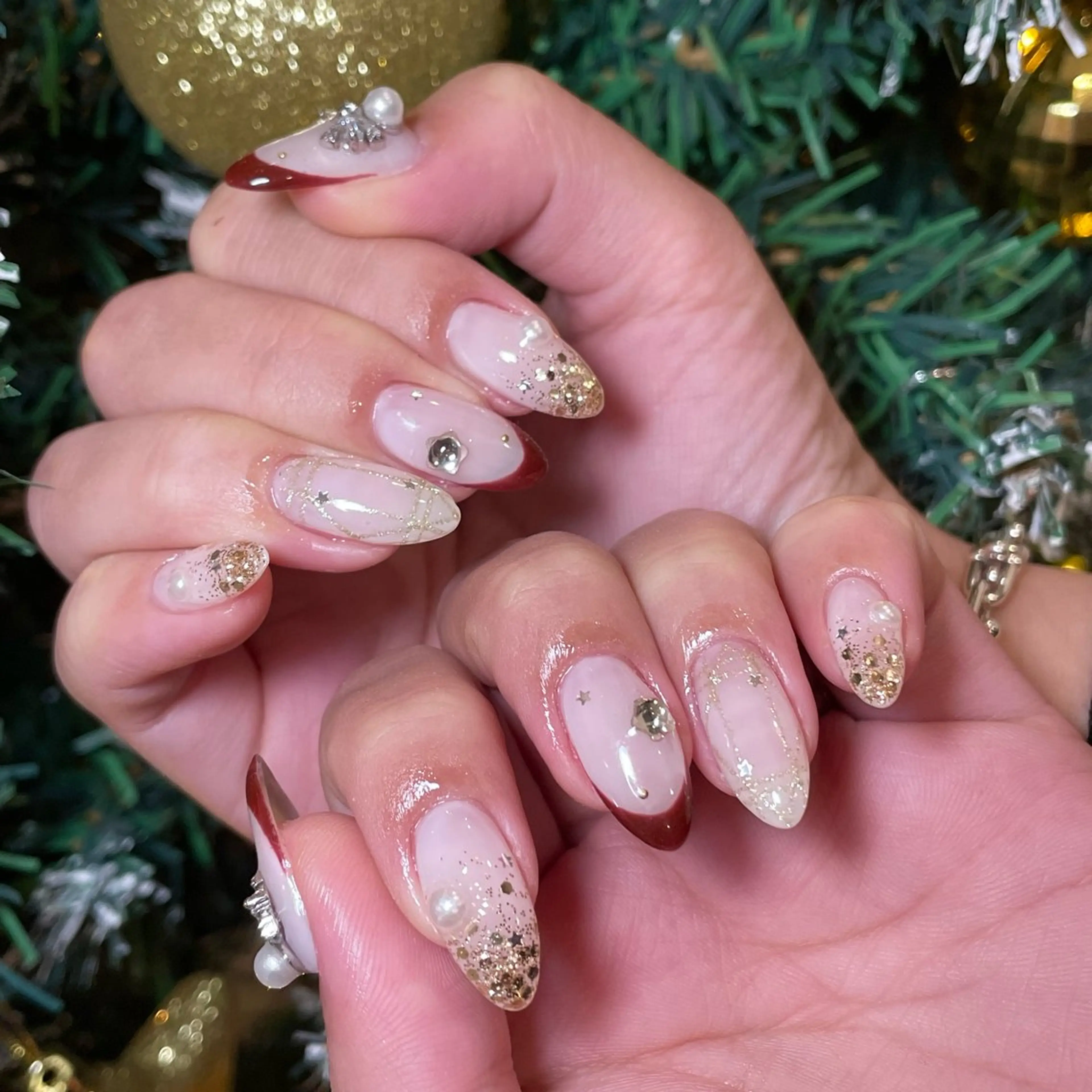 ネイル キラキラネイル ワンホンネイル 冬ネイル クリスマス ハンドネイル SoLuna MIZUHOのネイルデザイン