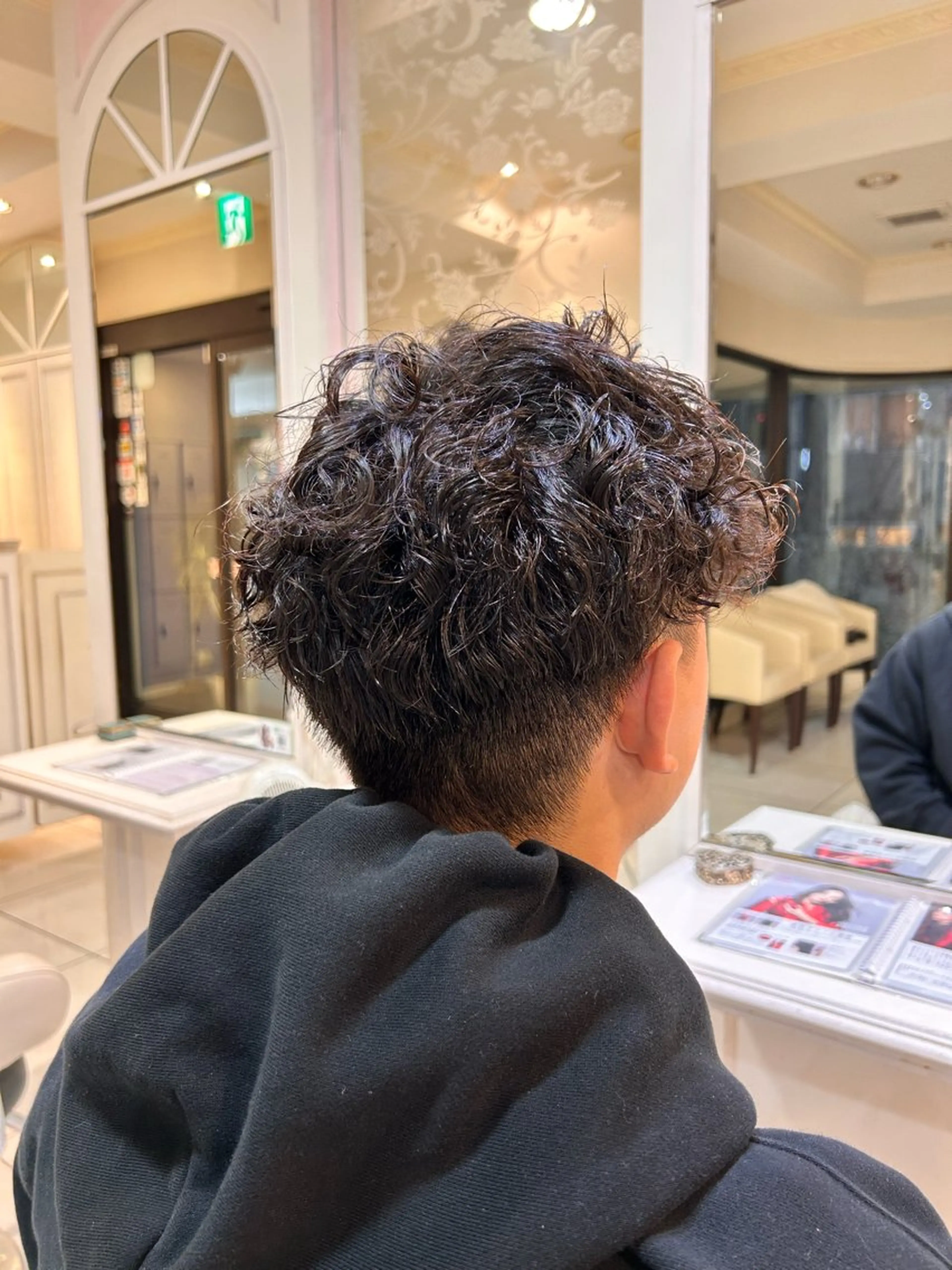 パーマ カット パーマ 巻ける縮毛矯正 🌺 海外っぽワインレッドのヘアスタイル