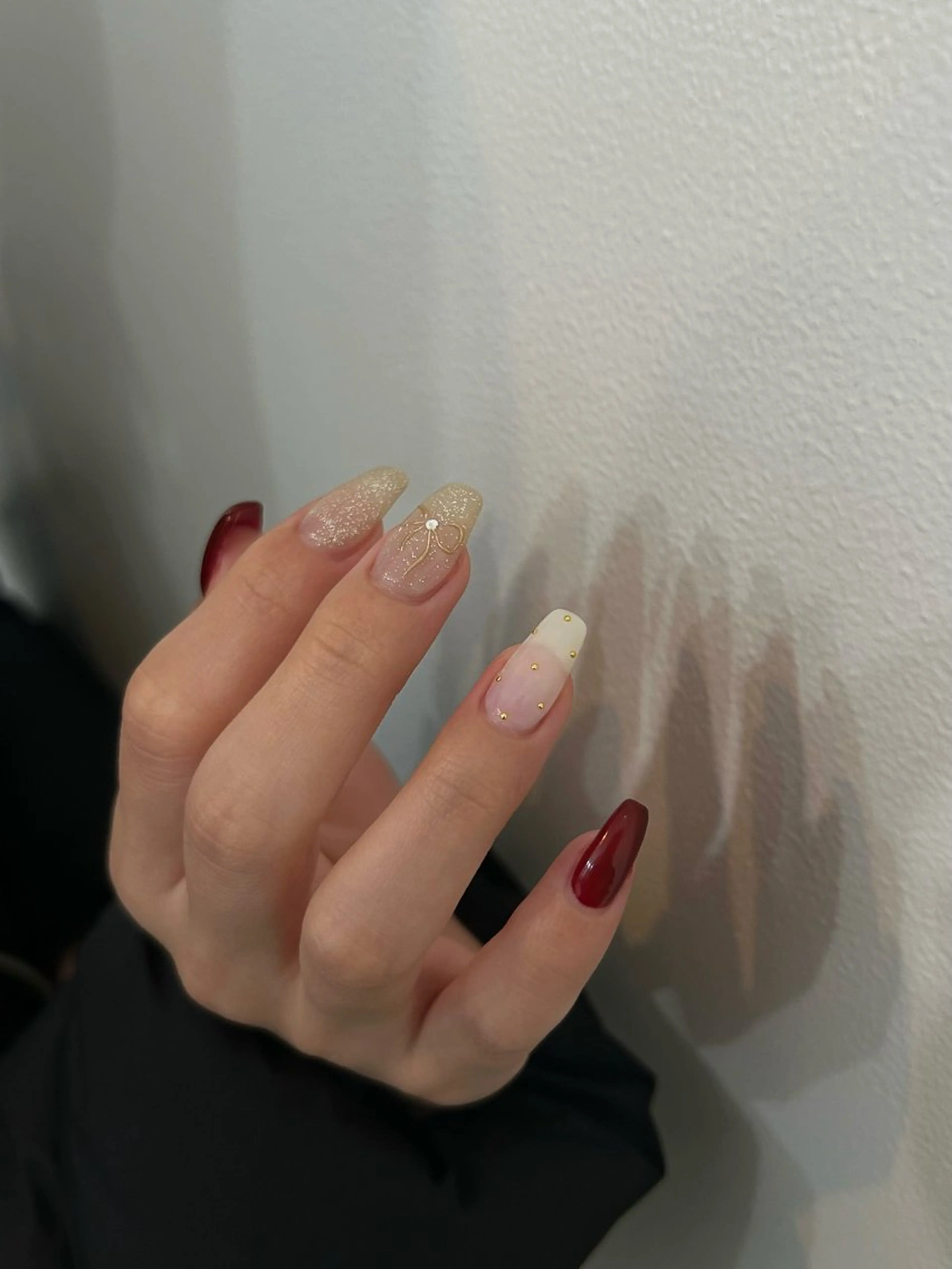 ネイル ミラーネイル 持ち込み リボン ハンドネイル CLALA Yuri🩶のネイルデザイン