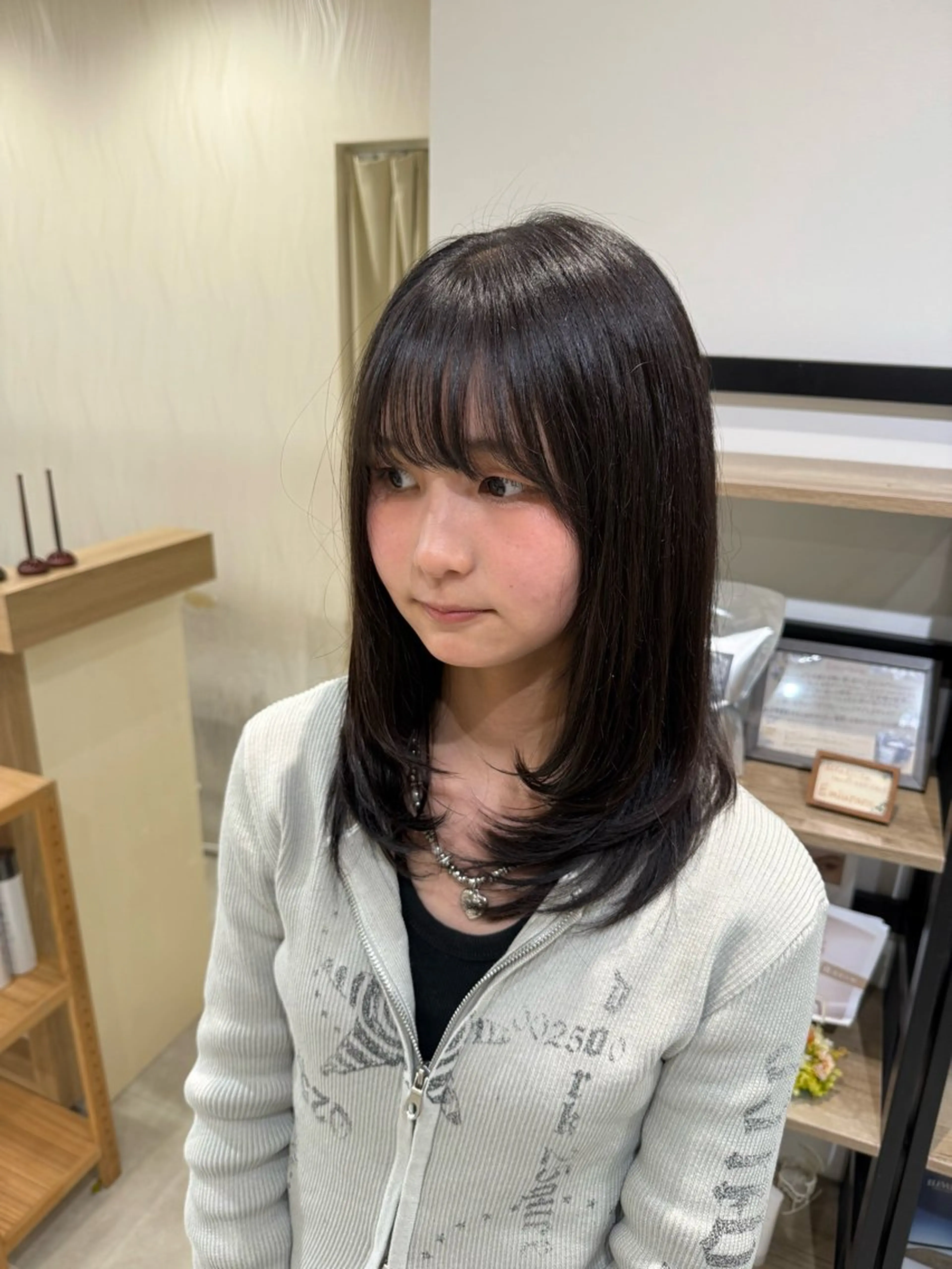 セミロング 島 歩那のヘアスタイル