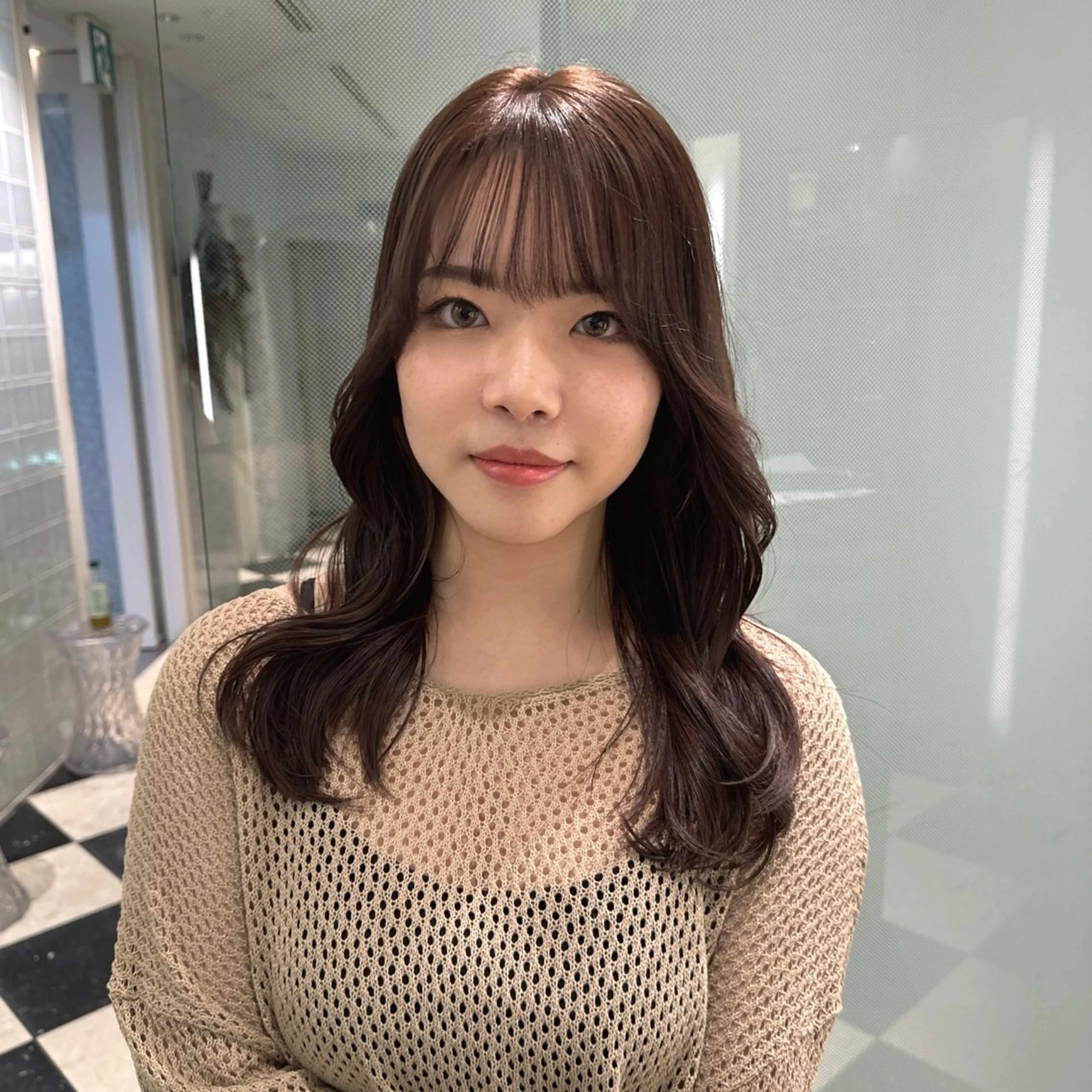 セミロング カラー ブリーチ グレージュ ラベンダーカラー ラベンダーグレージュ ラベンダーグレー ヘアカラー トリートメント 大谷美佳/レイヤー カット/ツヤ髪のヘアスタイル