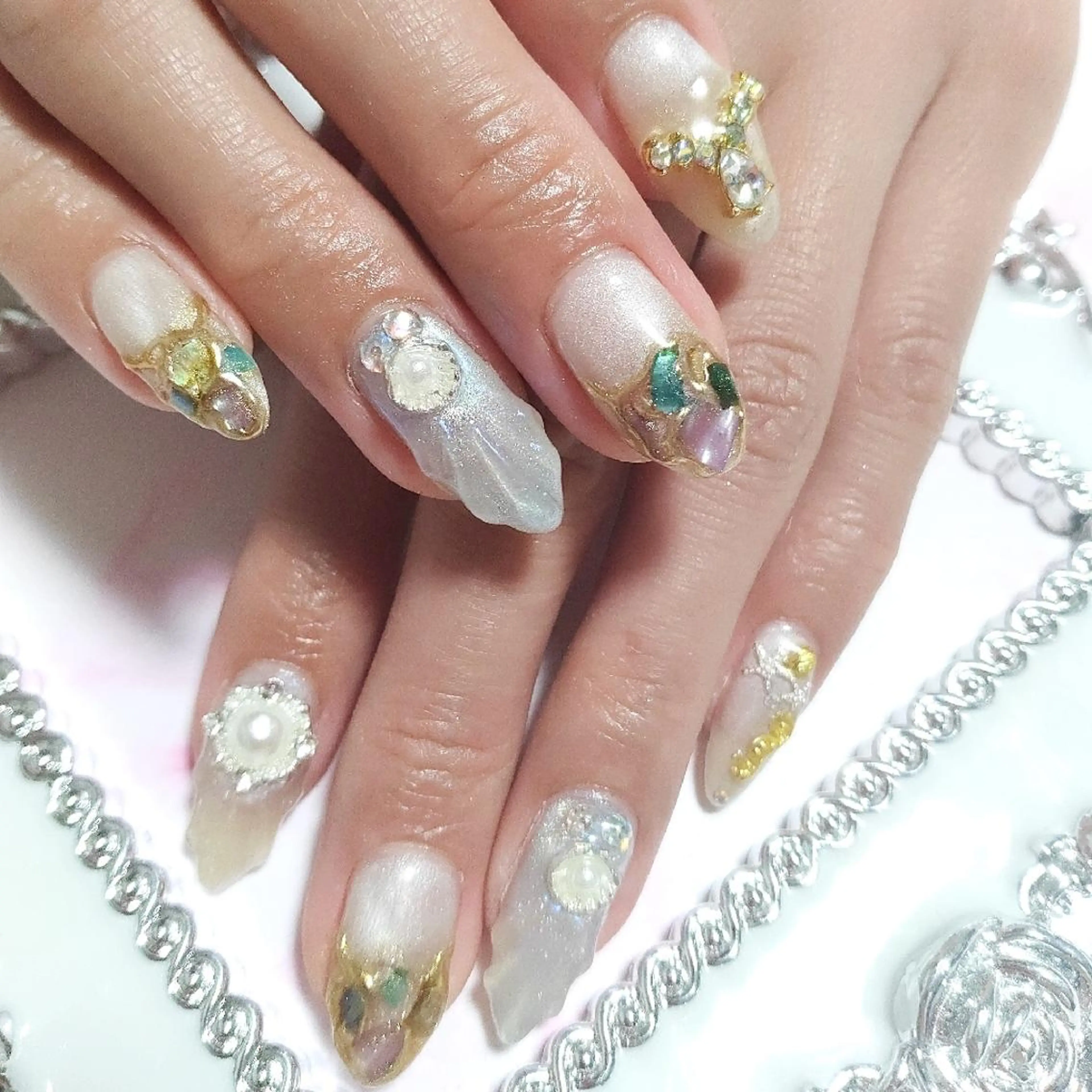 ネイル エステとネイル ローズコンフォートのネイルデザイン